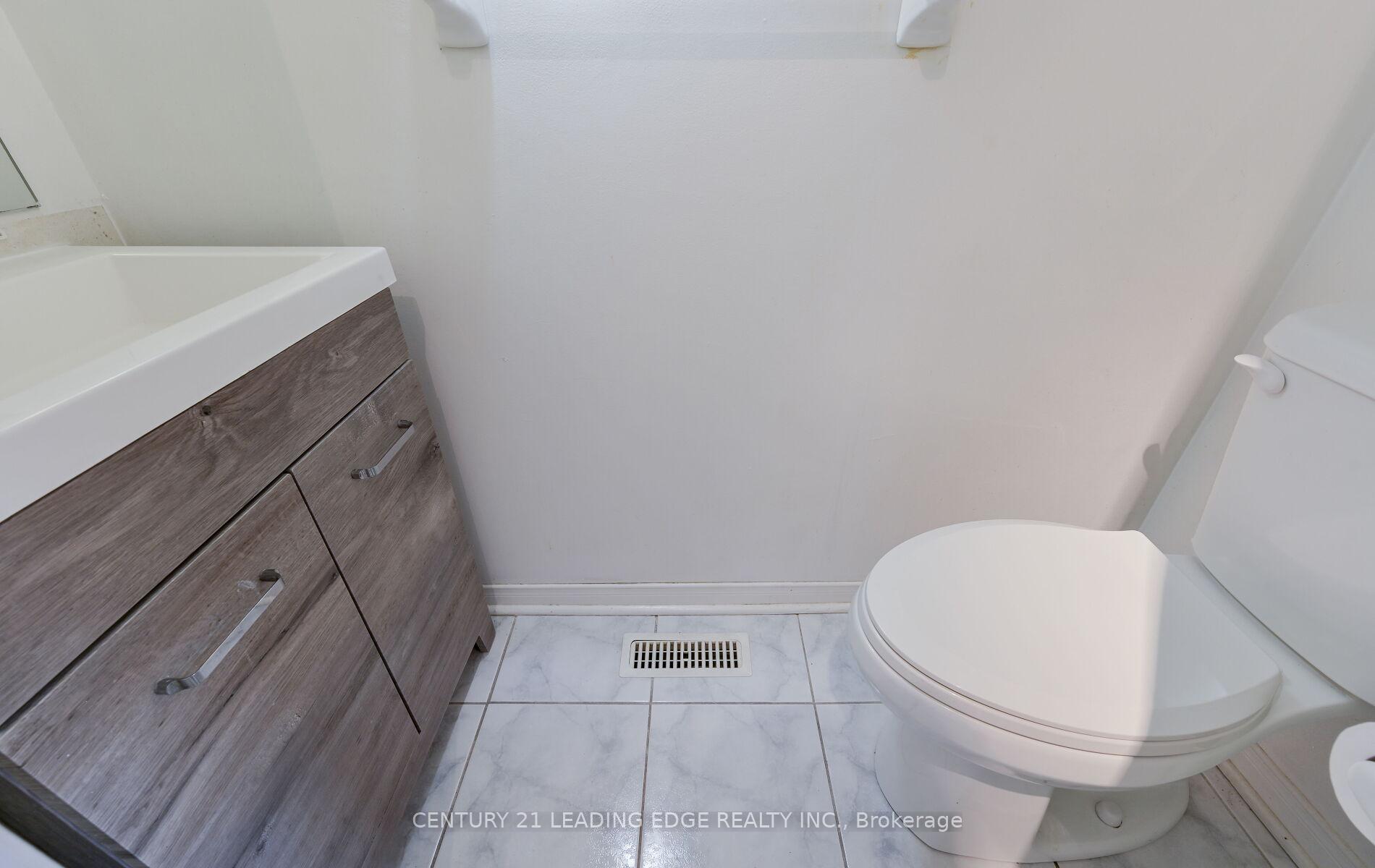 5 Bedrooms Condo at 28 Livingston, Toronto For sale