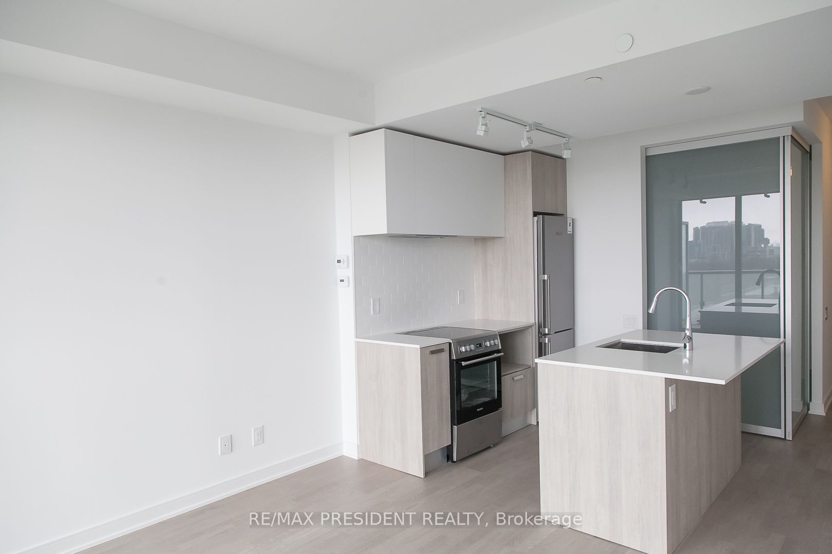 57 St Joseph Street, #913
