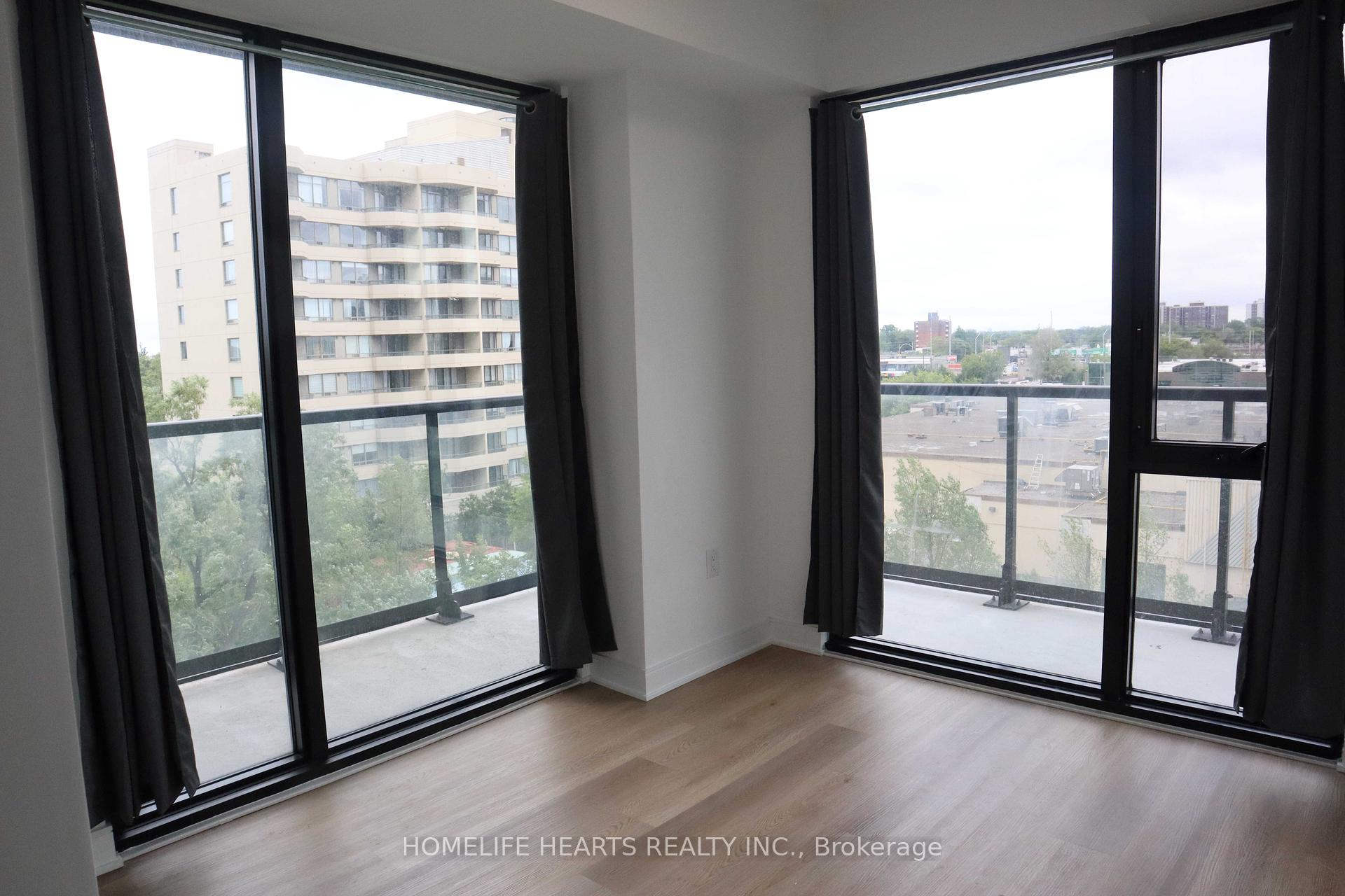 3 Bedrooms Condo at 86 Dundas, Mississauga For sale