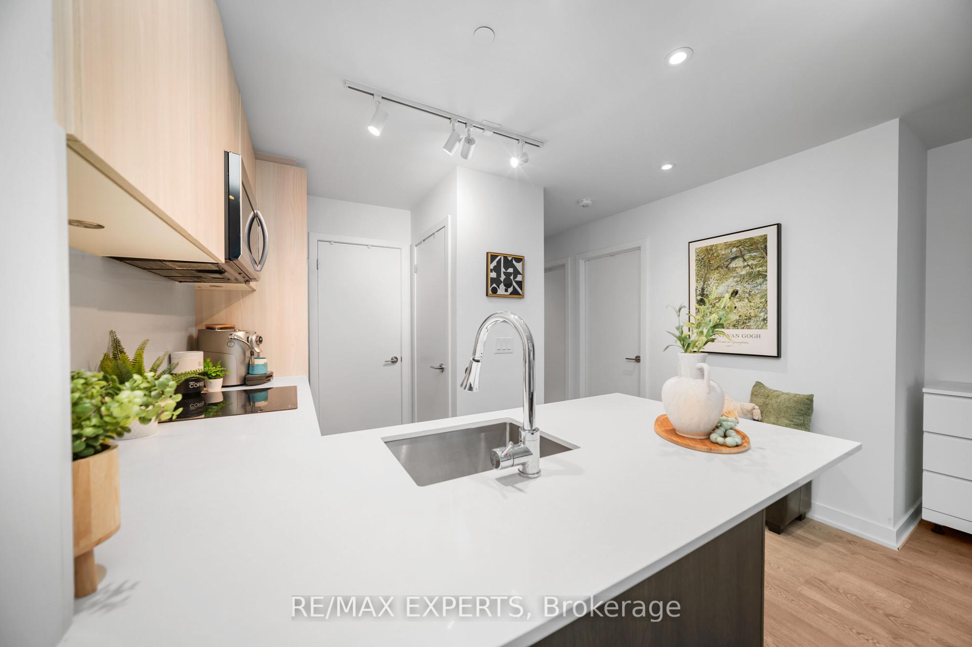 2 Bedrooms Condo at 1926 Lake Shore, Toronto For sale