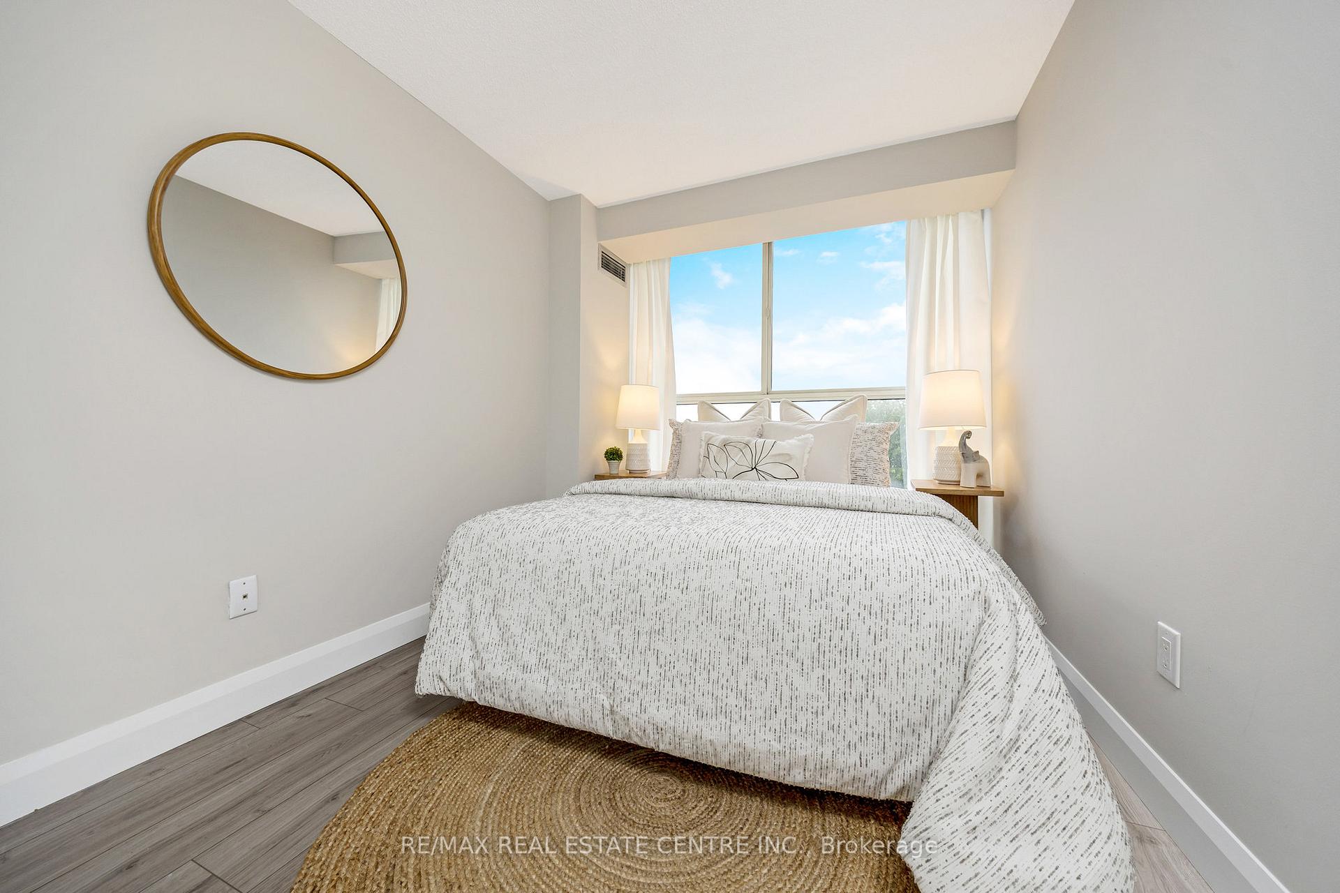 2 Bedrooms Condo at 4185 Shipp, Mississauga For sale