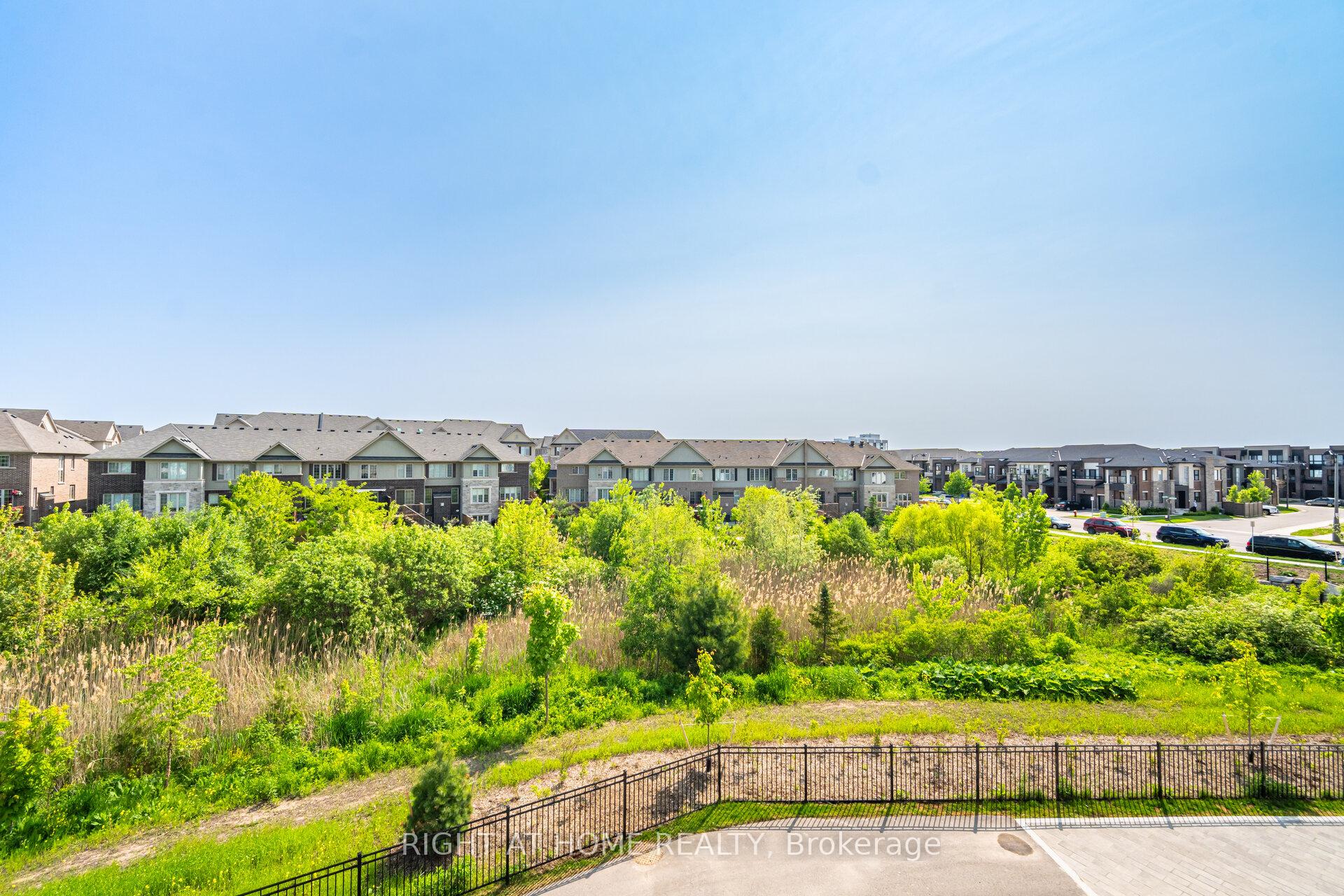 2 Bedrooms Condo at 349 Wheat Boom, Oakville For sale