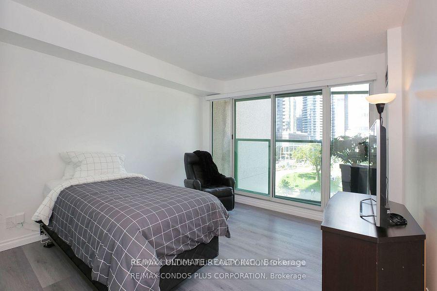 1 Bedroom Condo at 77 Harbour, Toronto For sale