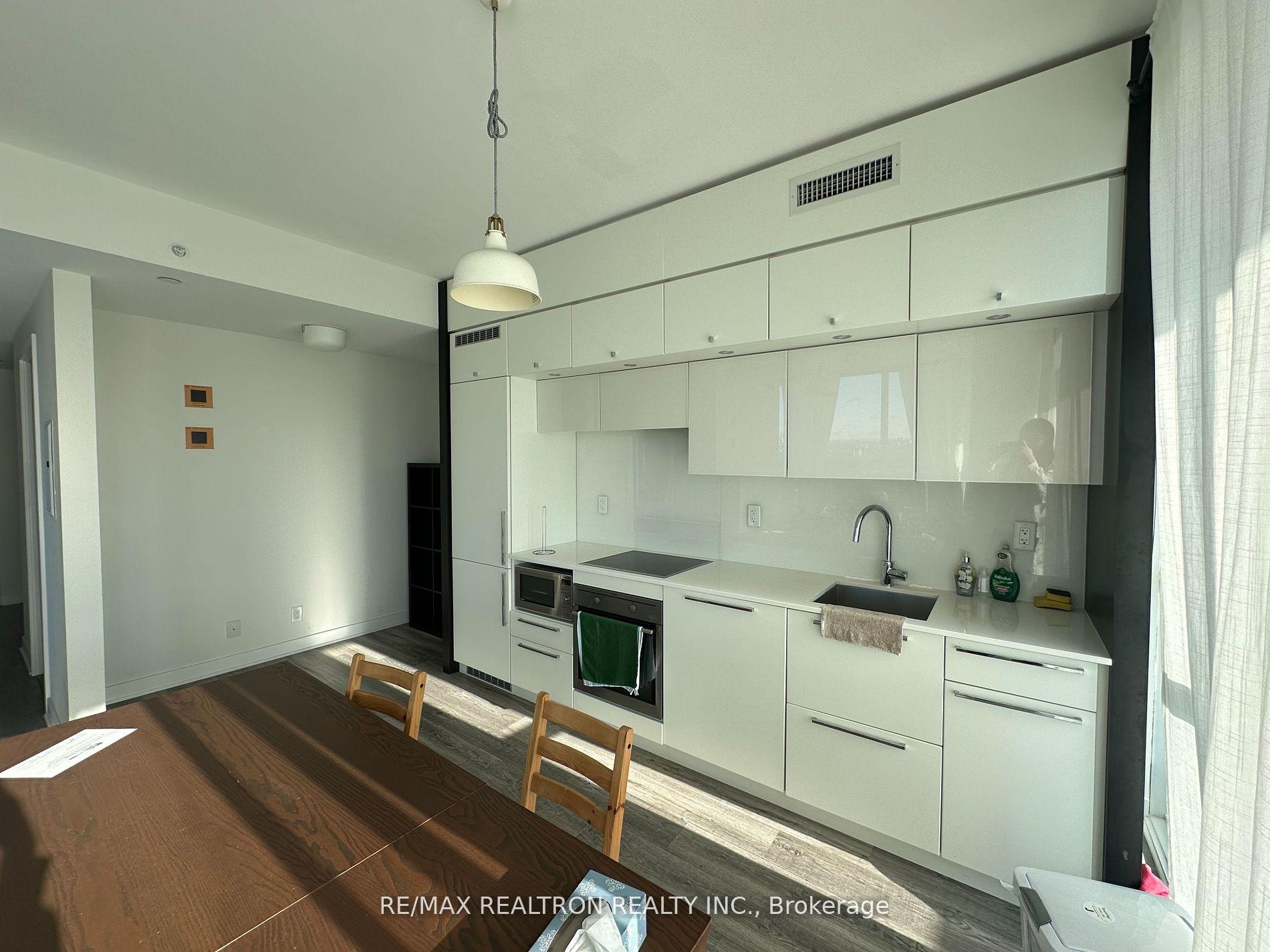 3 Bedrooms Condo at 15 Grenville,  Toronto For sale