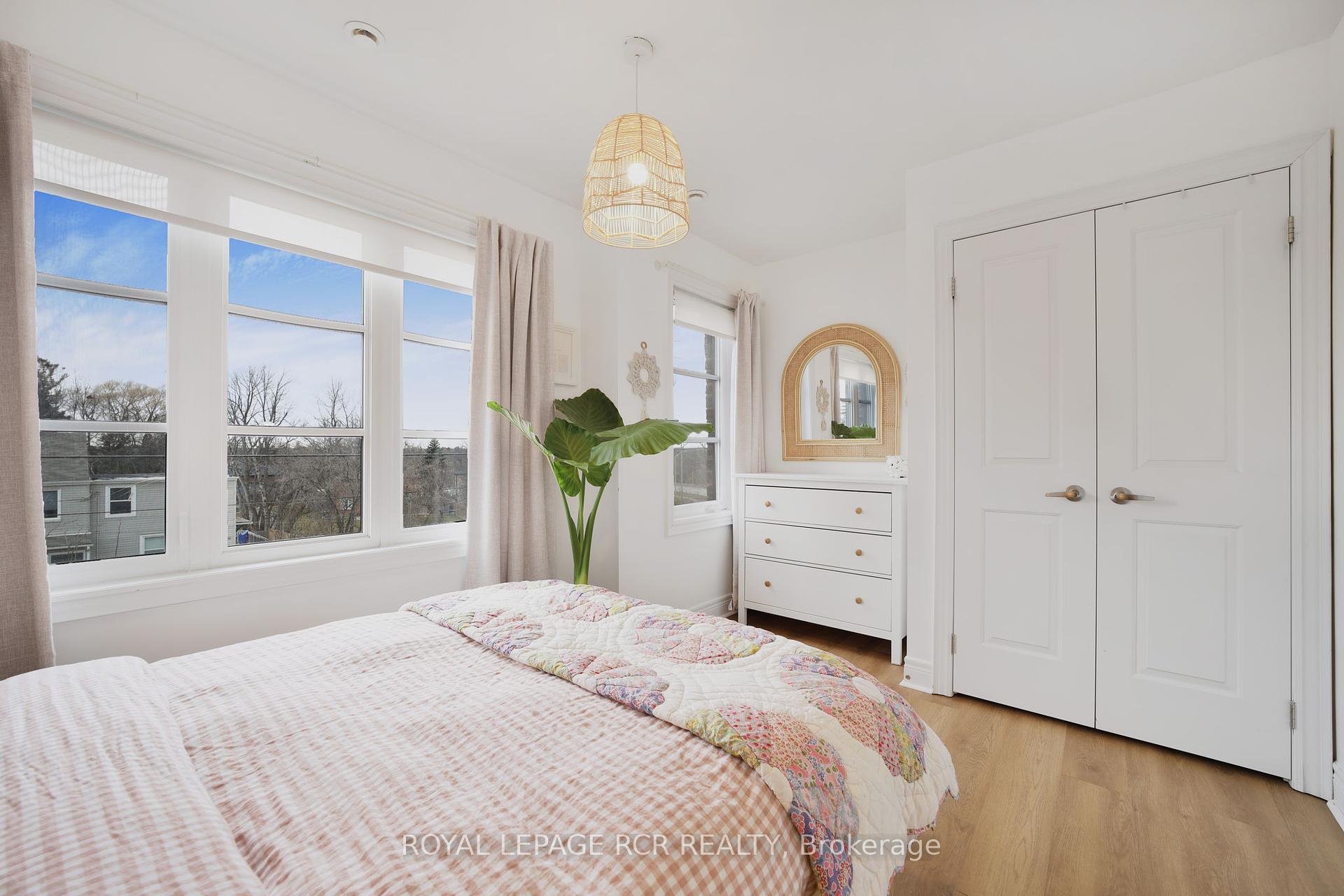 4 Bedrooms Condo at 8343 Kipling, Vaughan For sale