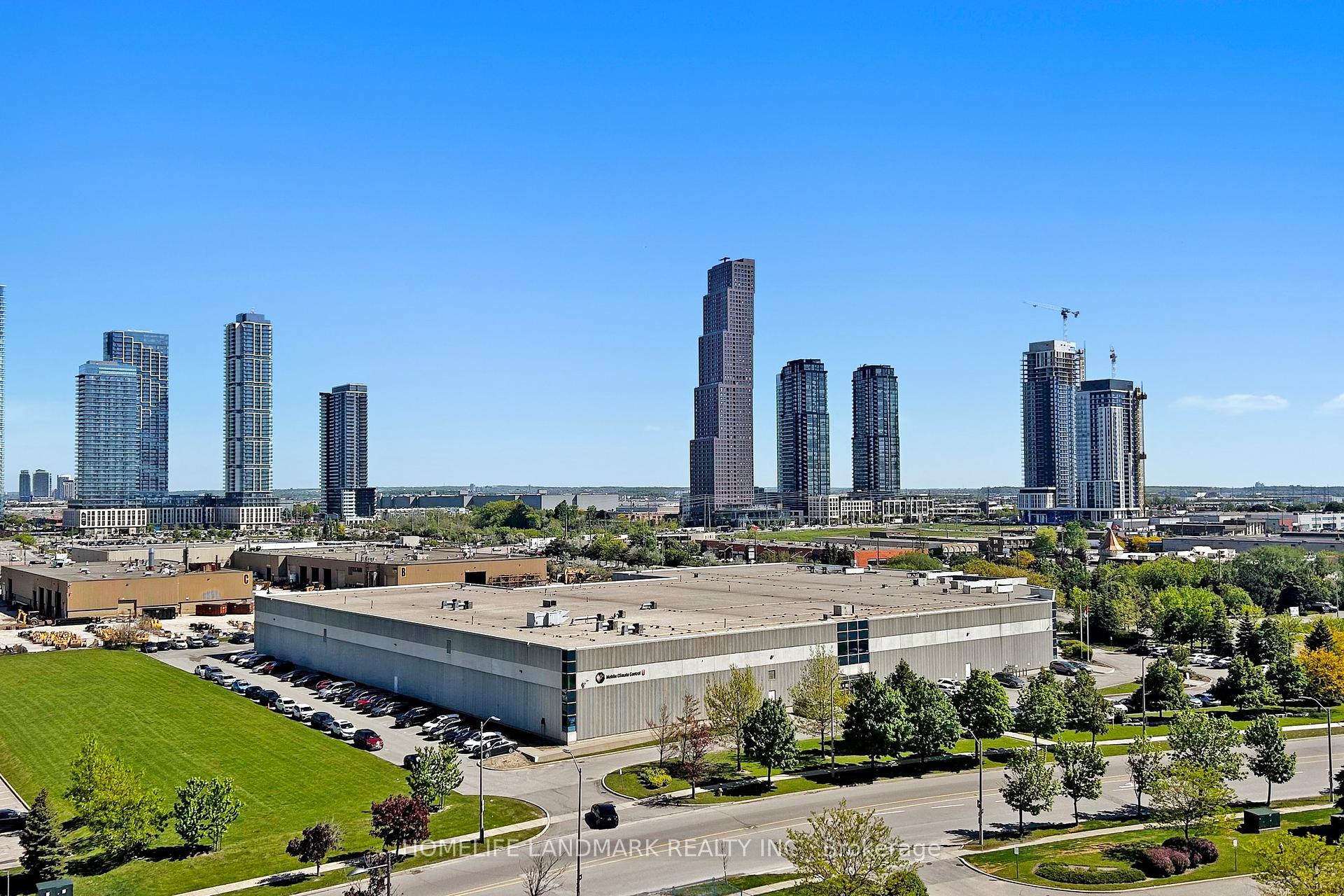 2 Bedrooms Condo at 60 Honeycrisp, Vaughan For sale