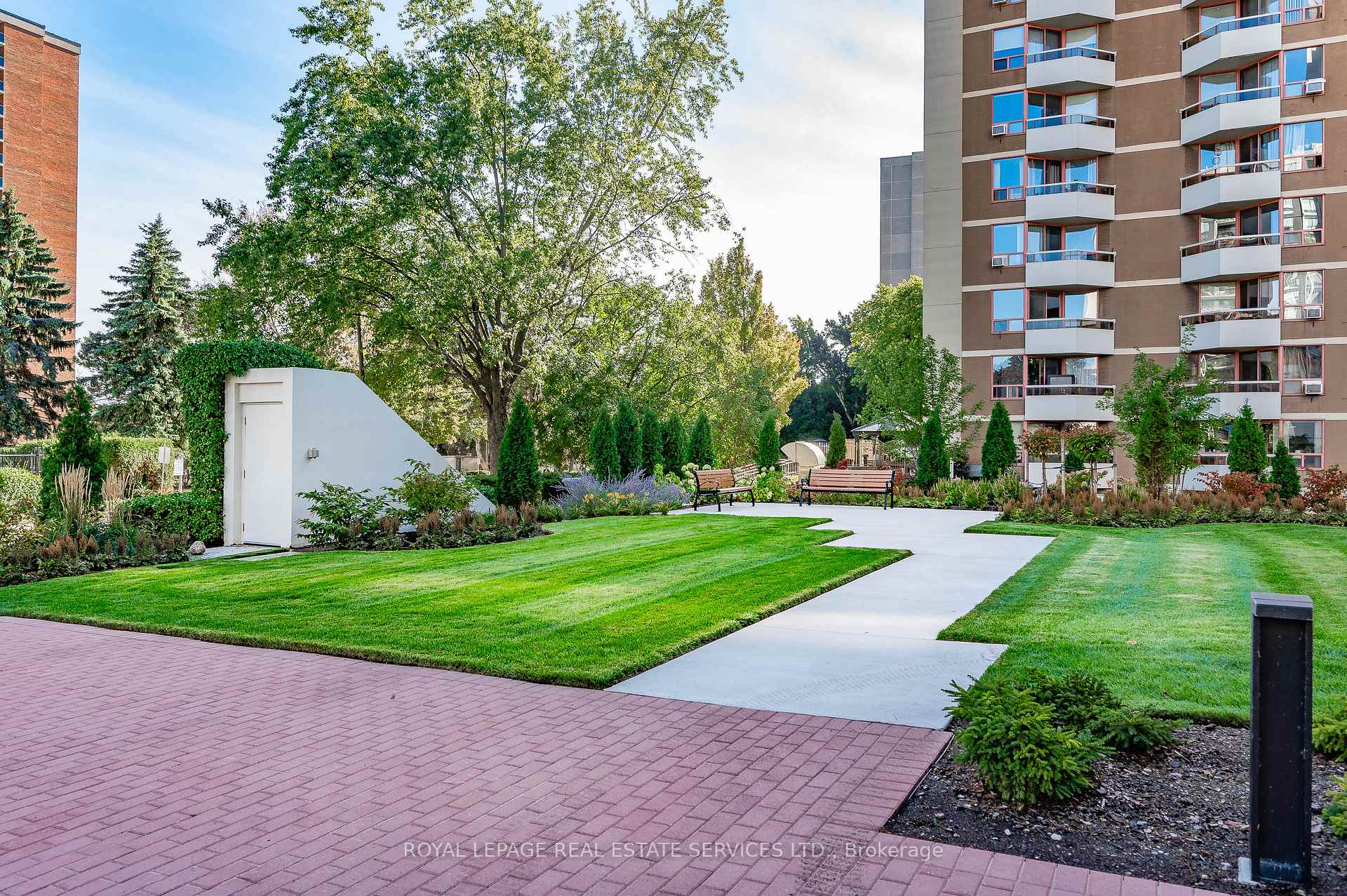2 Bedrooms Condo at 2185 Marine,  Oakville For sale