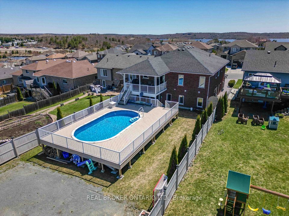 69 Bayside Crescent