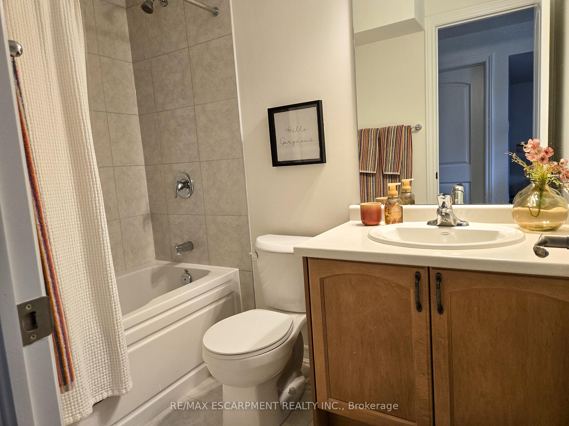 3 Bedrooms Condo at 305 Garner, Hamilton For sale