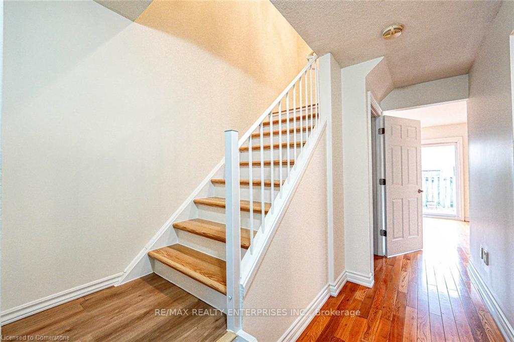 4 Bedrooms Condo at 1050 Shawnmarr, Mississauga For sale