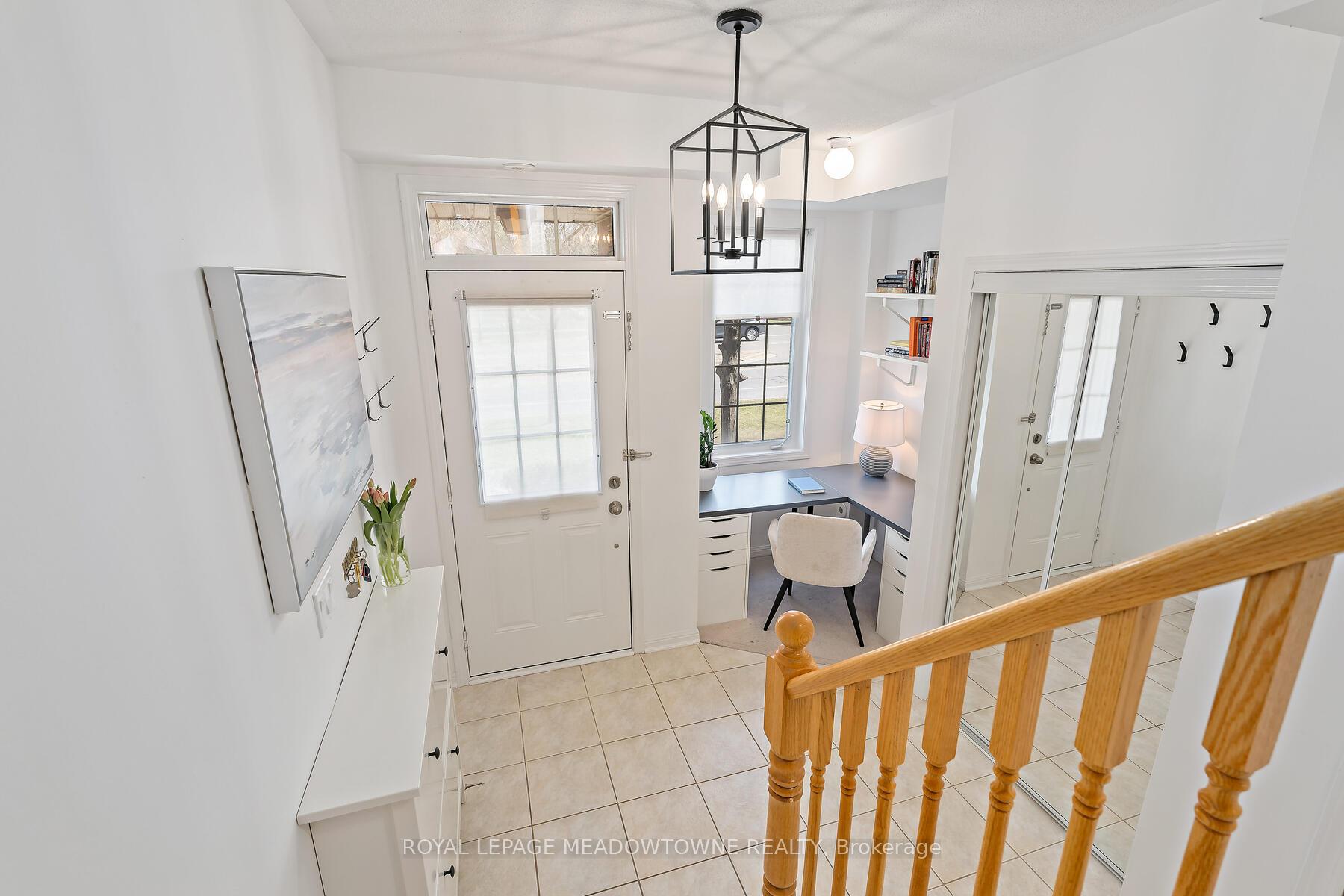 2 Bedrooms Condo at 2614 Dashwood, Oakville For sale