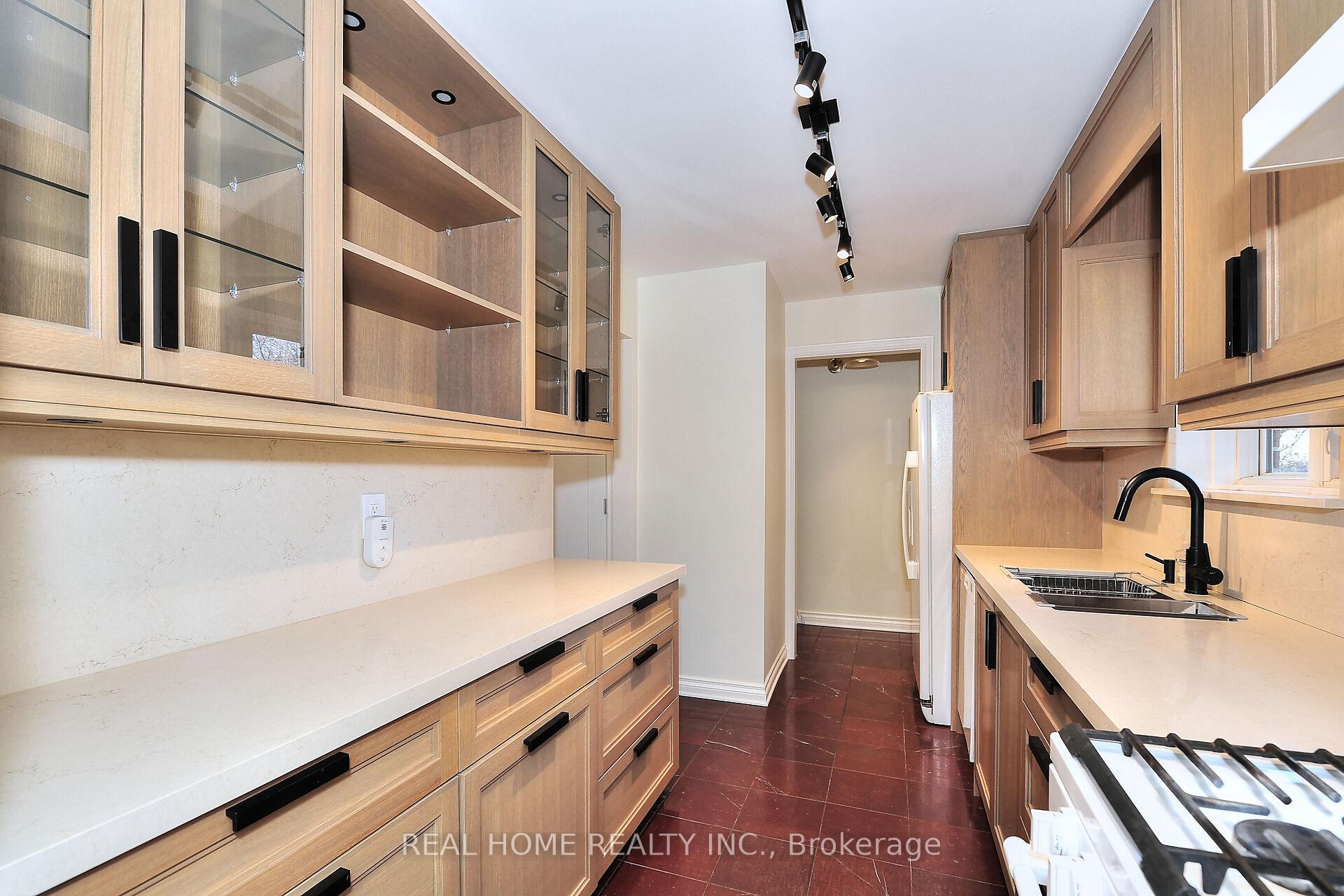 2 Bedrooms Condo at 10 Farina Mill,  Toronto For sale