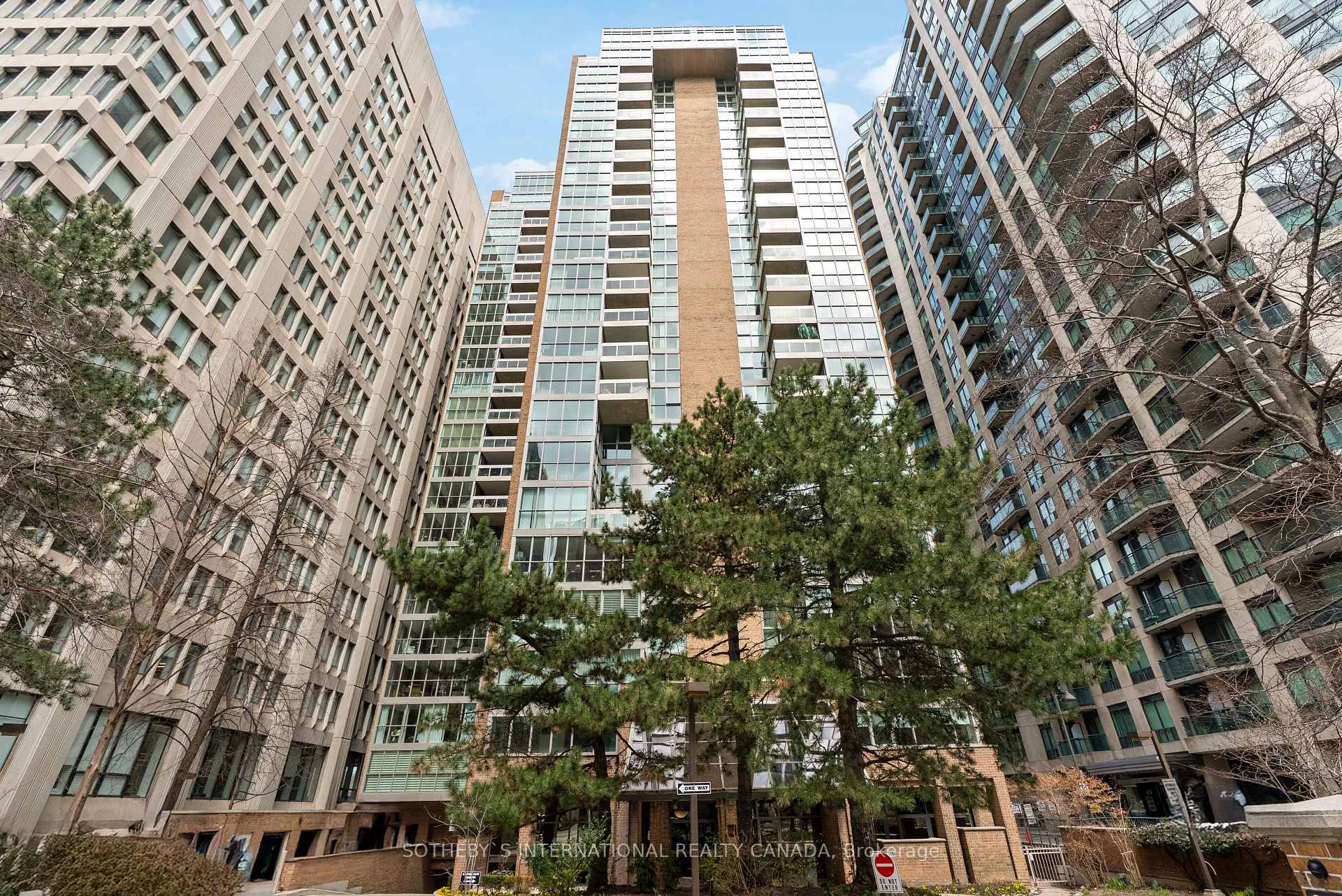 3 Bedrooms Condo at 278 Bloor,  Toronto For sale