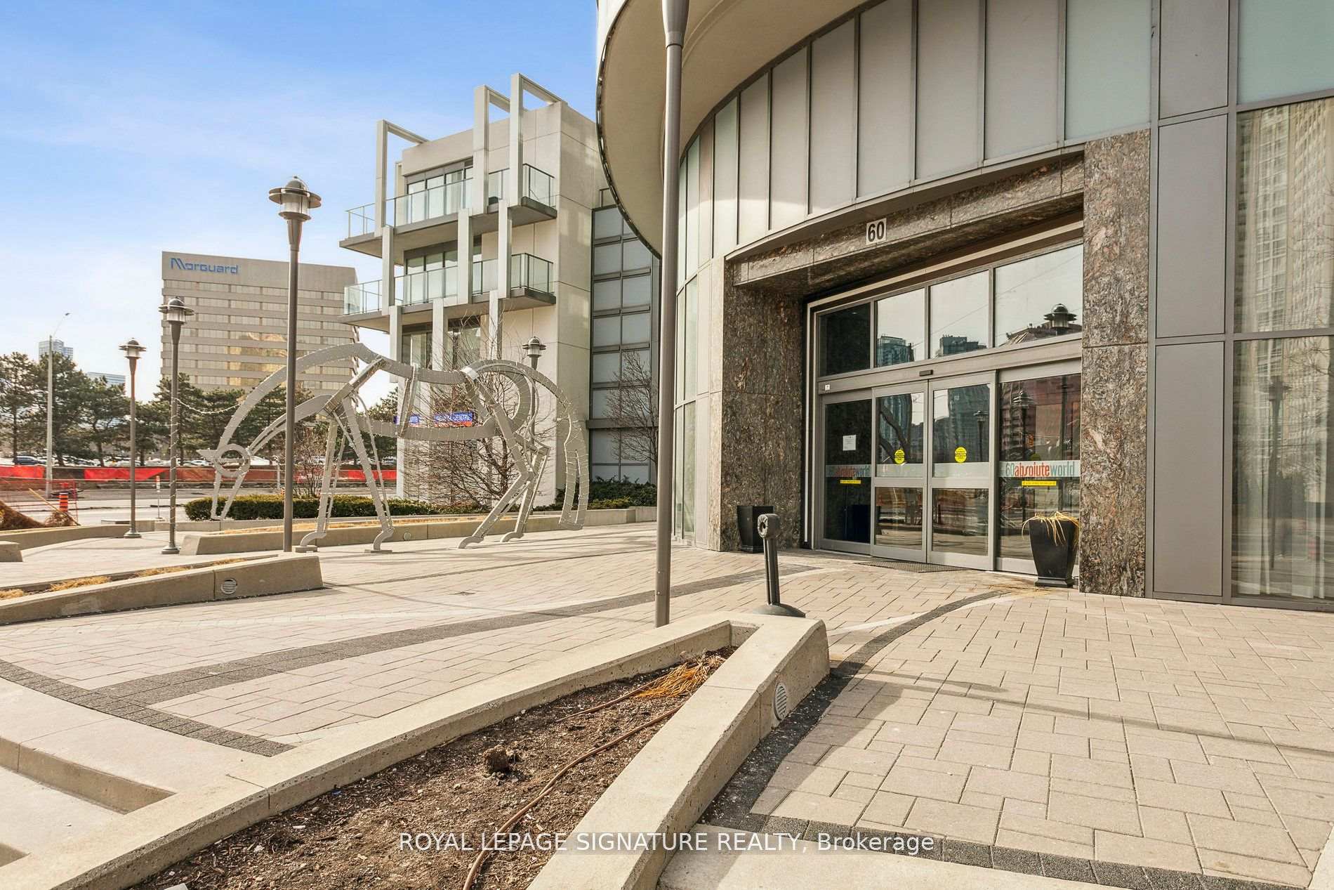 3 Bedrooms Condo at 60 Absolute, Mississauga For sale
