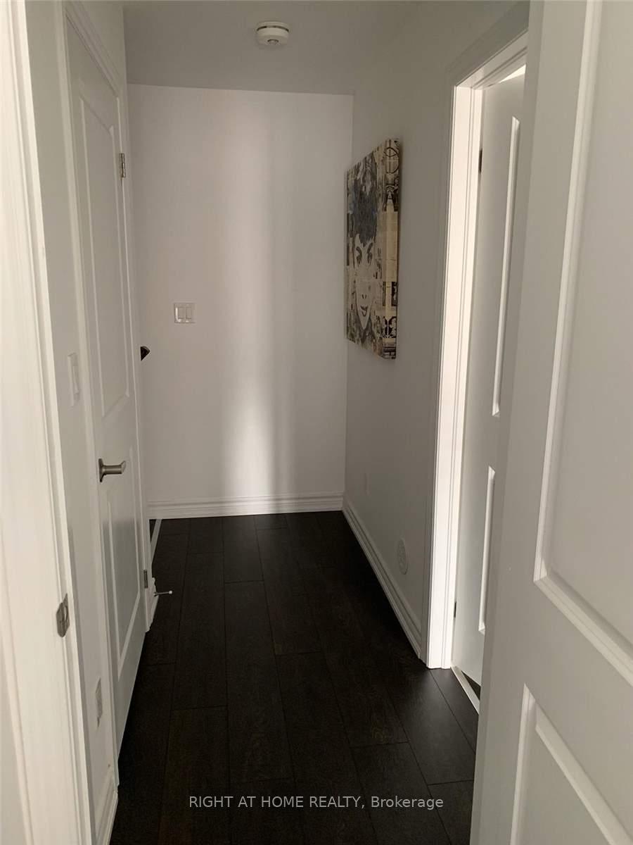 2 Bedrooms Condo at 201 Pine Grove, Vaughan For sale