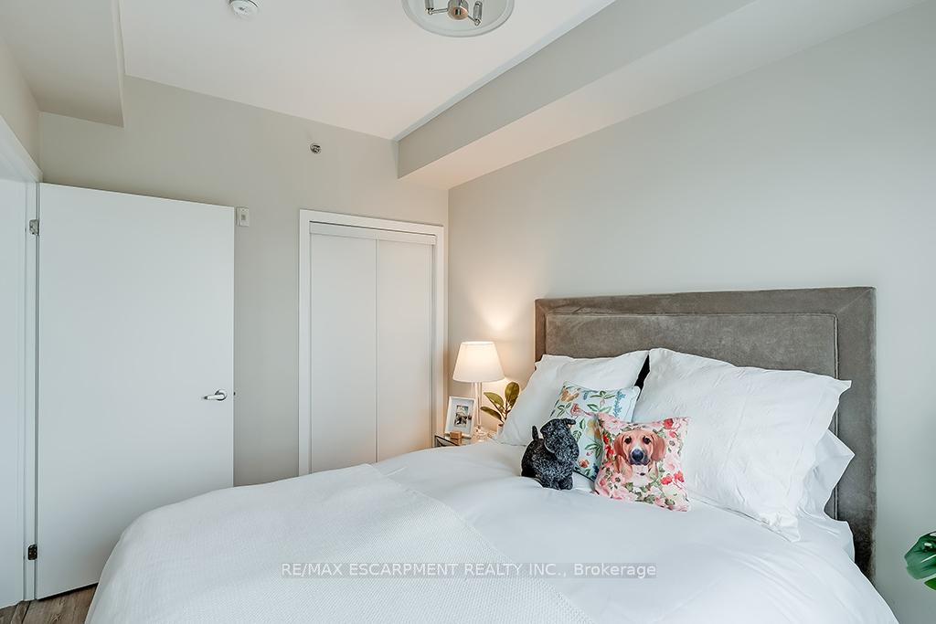 1 Bedroom Condo at 2486 Old Bronte, Oakville For sale