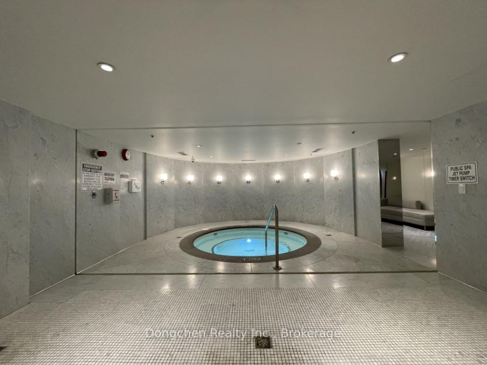 2 Bedrooms Condo at 955 Bay,  Toronto For sale