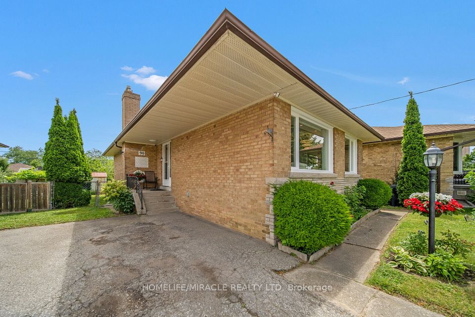 90 Deanvar Avenue, Toronto, ON M1R 2N3