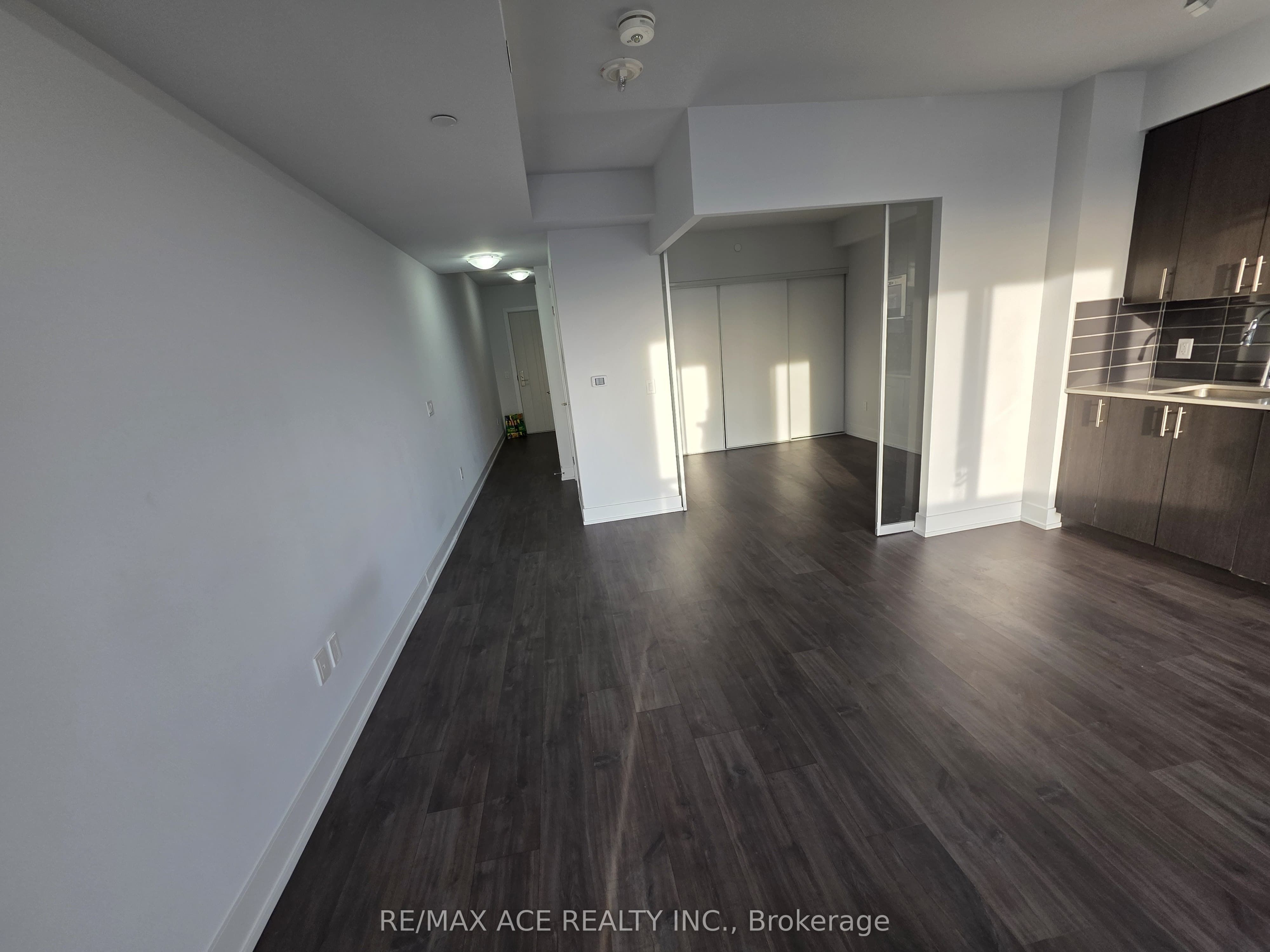 2550 Simcoe Street N, #1402