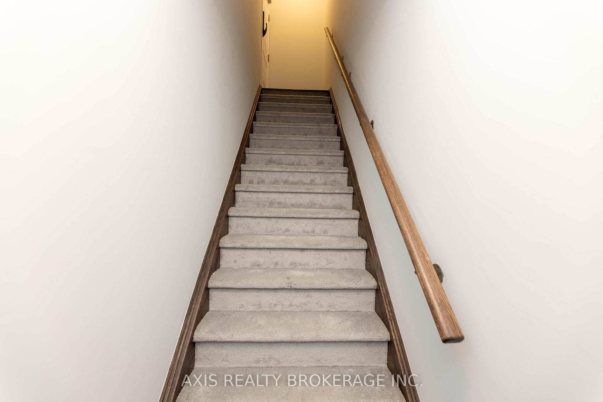 2 Bedrooms Condo at 349 Wheat Boom, Oakville For sale