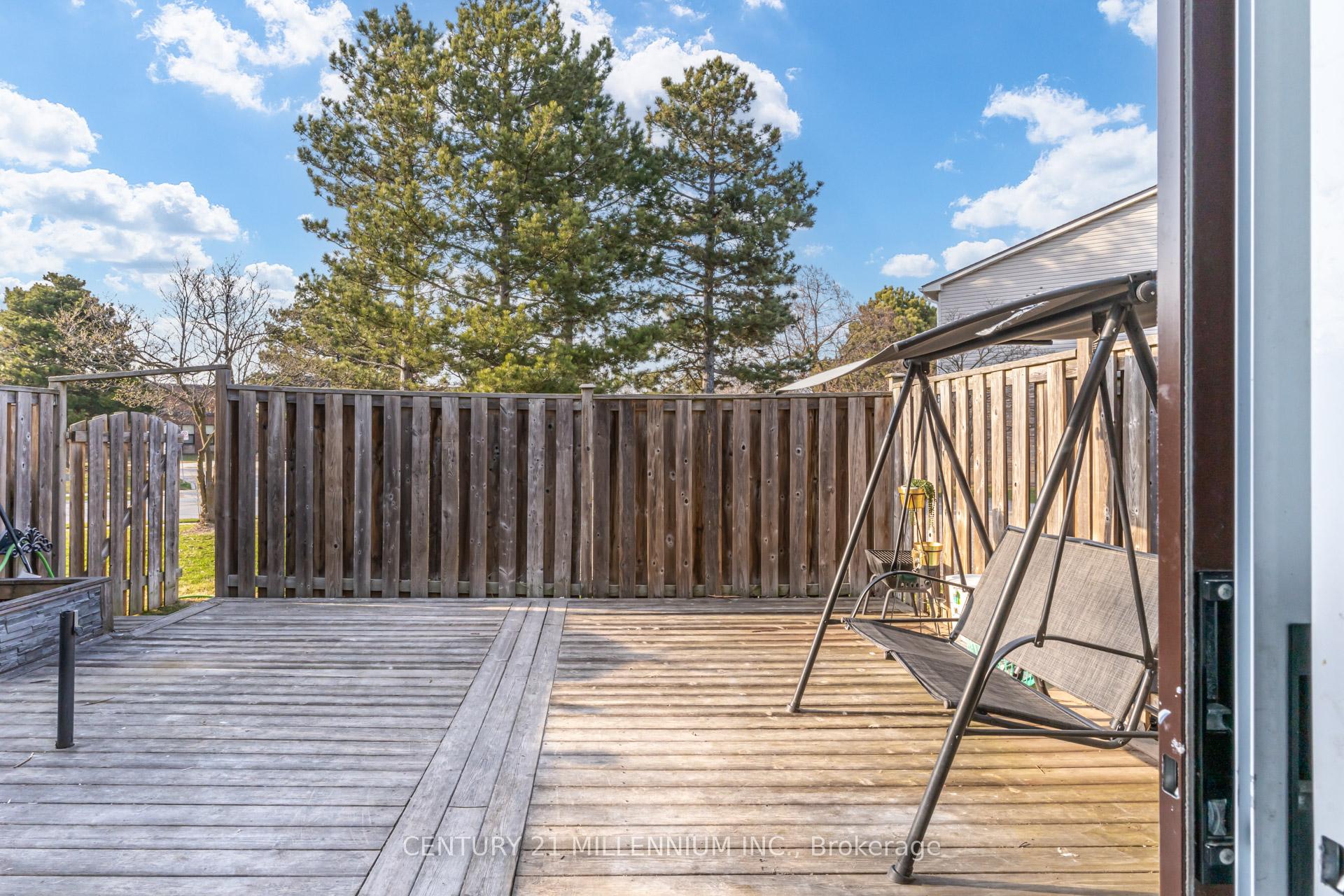 3 Bedrooms Condo at 6797 Formentera, Mississauga For sale