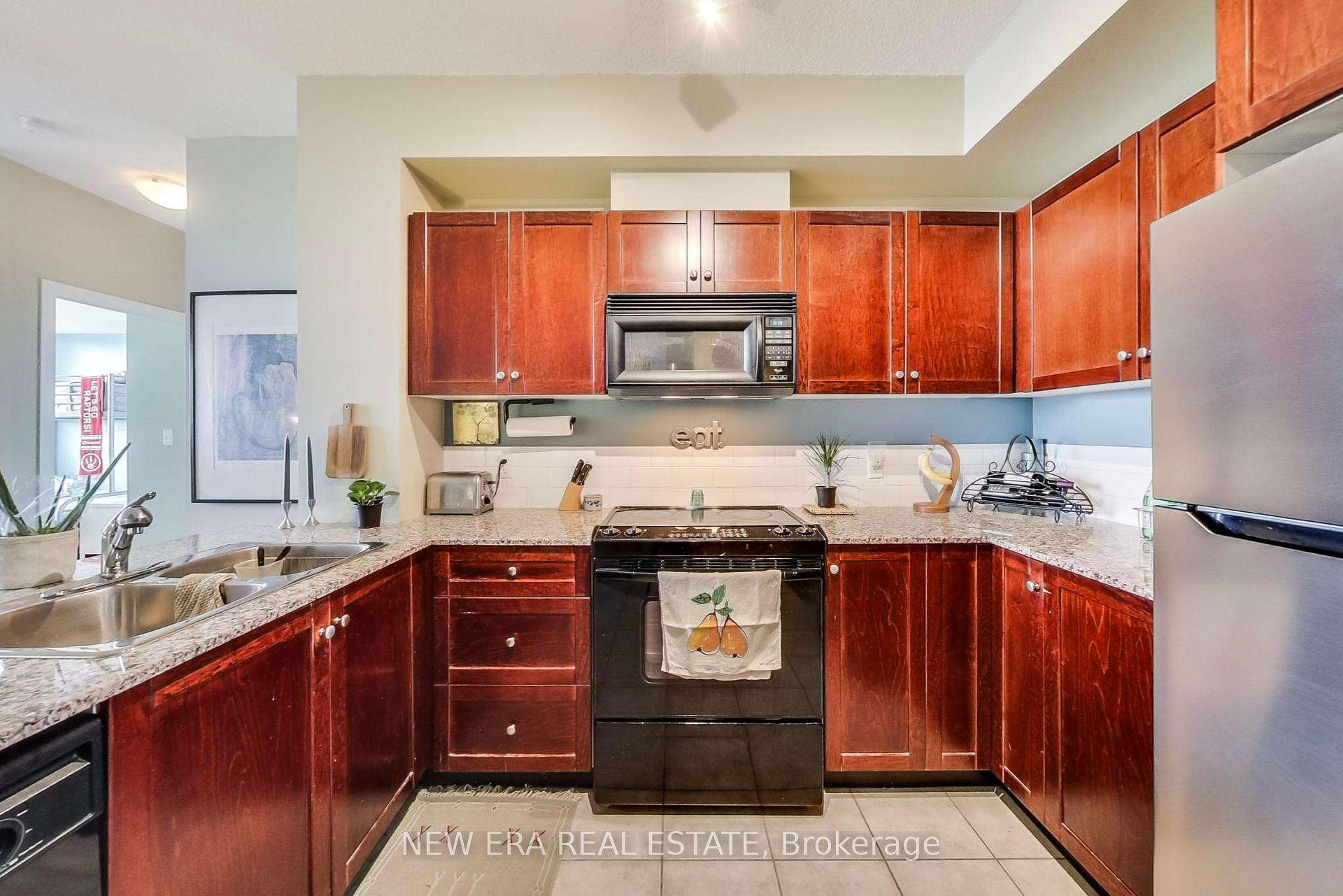 3 Bedrooms Condo at 1359 Rathburn, Mississauga For sale