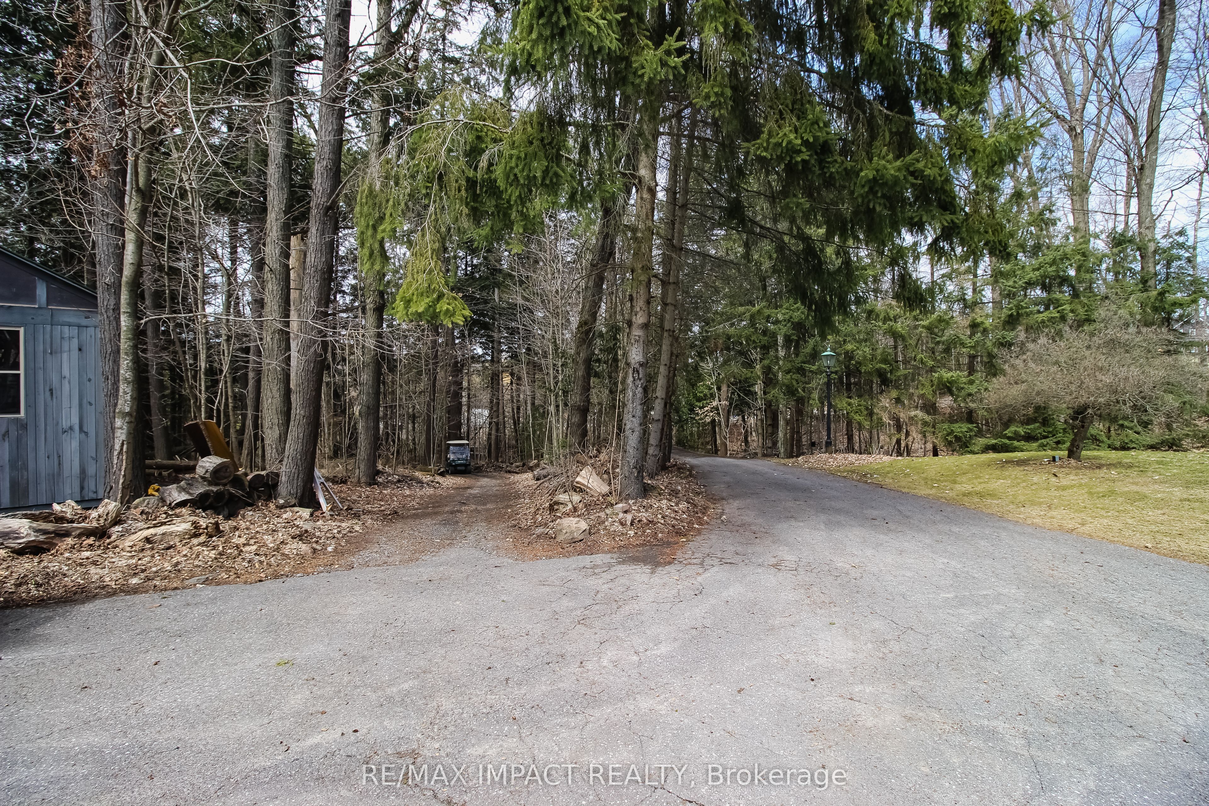 215 Raglan Road W