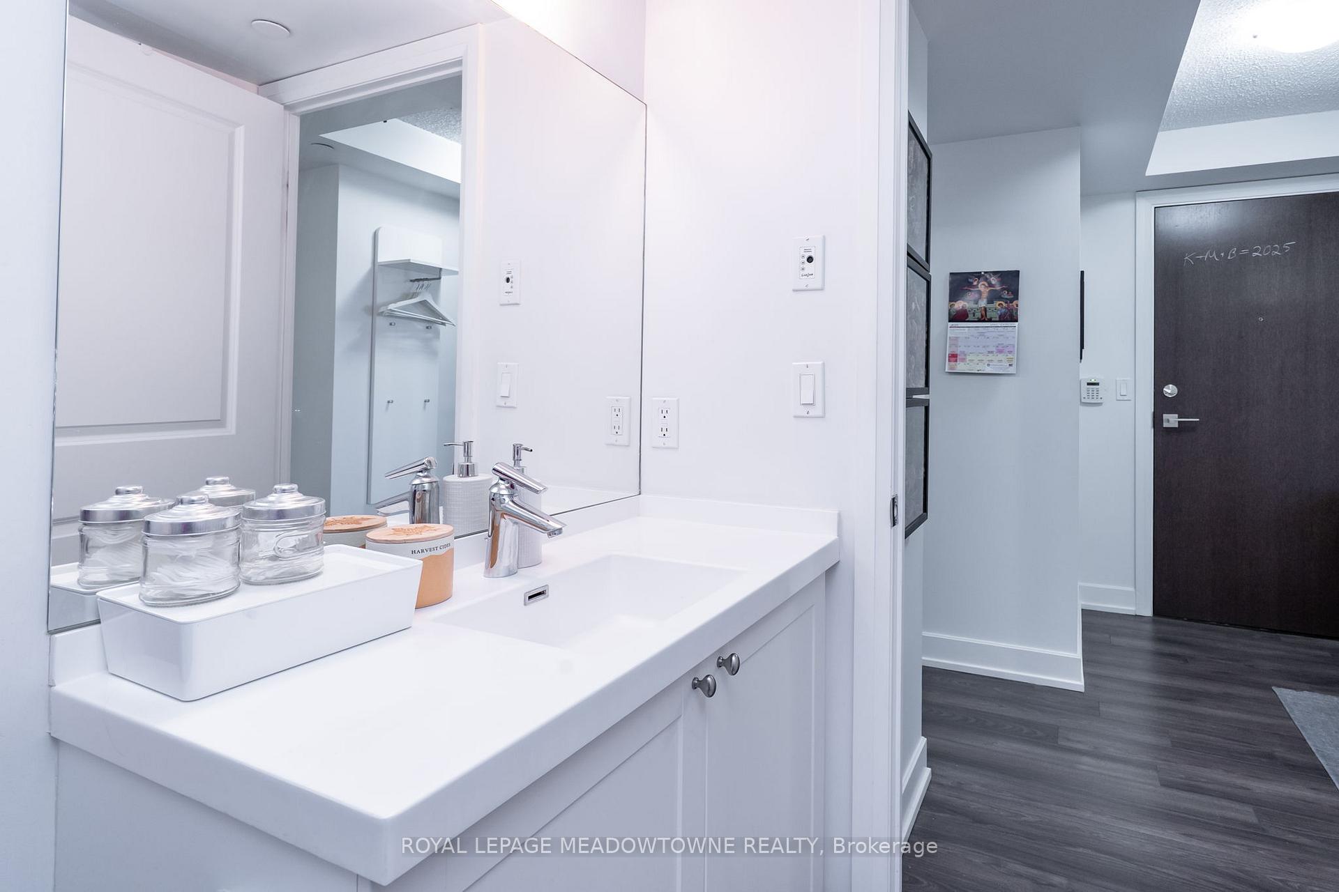 2 Bedrooms Condo at 2 Eva,  Toronto For sale
