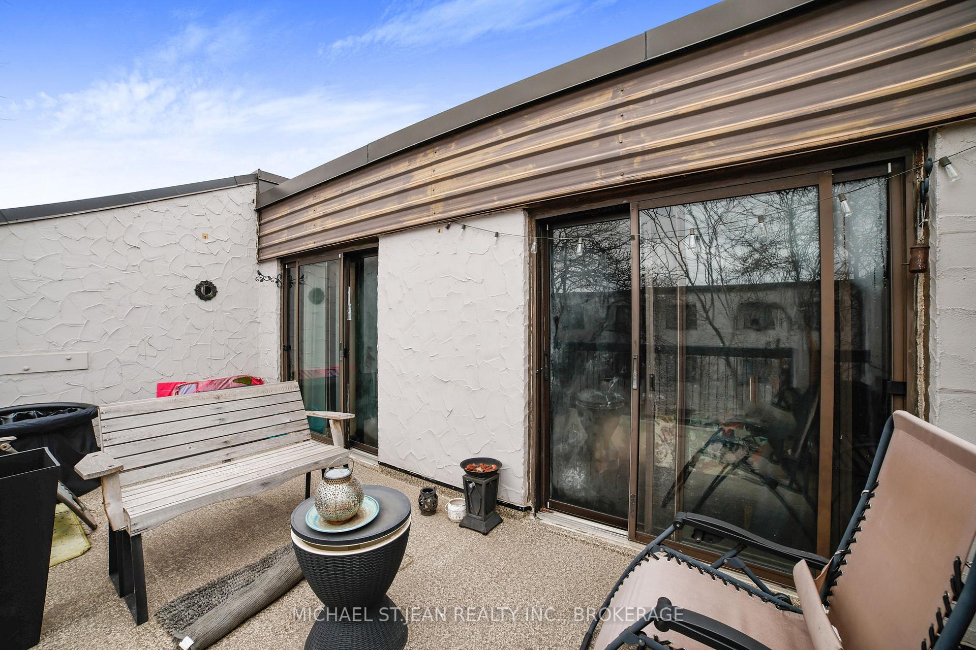 4 Bedrooms Condo at 1016 Falgarwood,  Oakville For sale