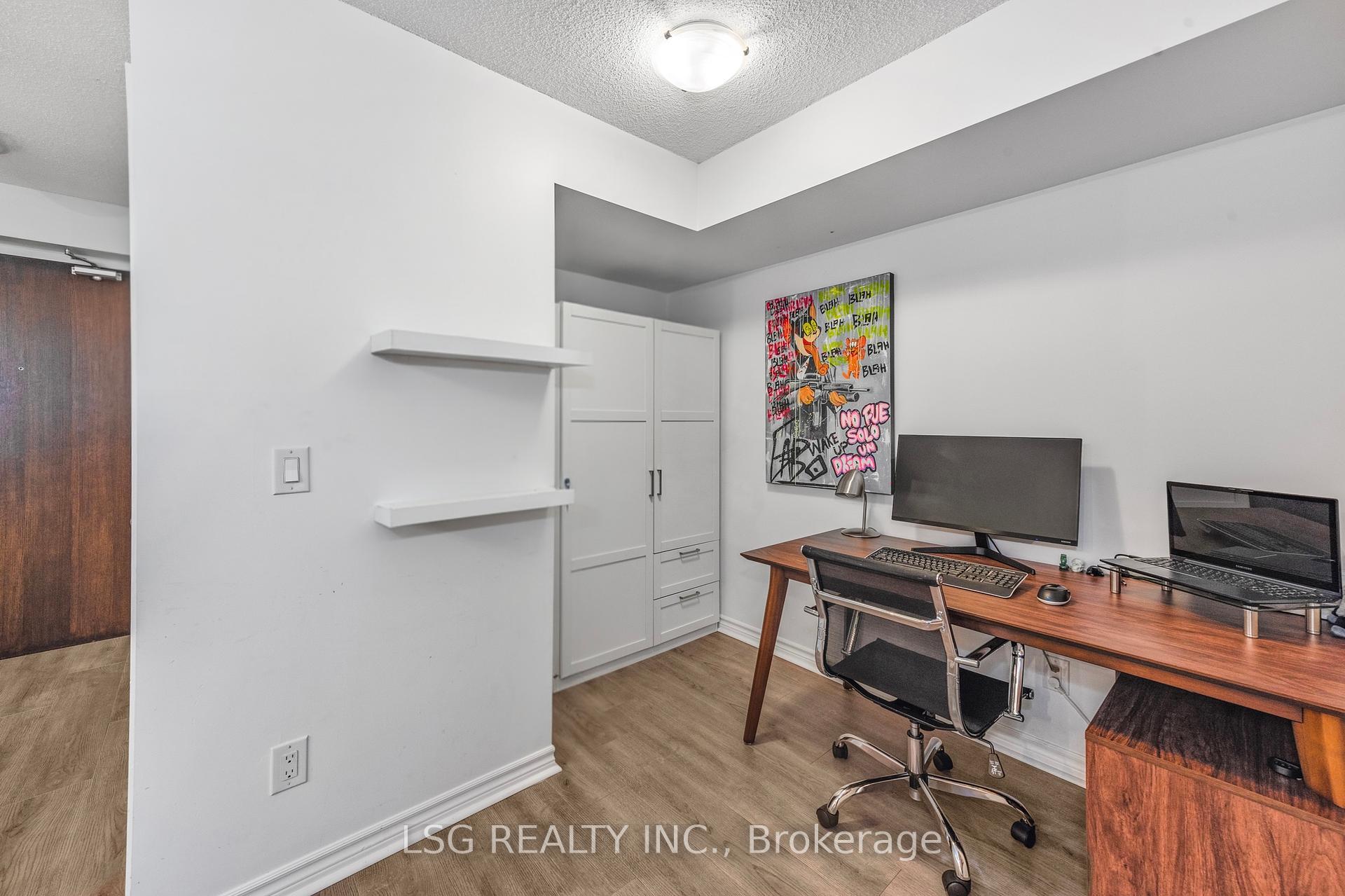 2 Bedrooms Condo at 19 Grand Trunk, Toronto For sale