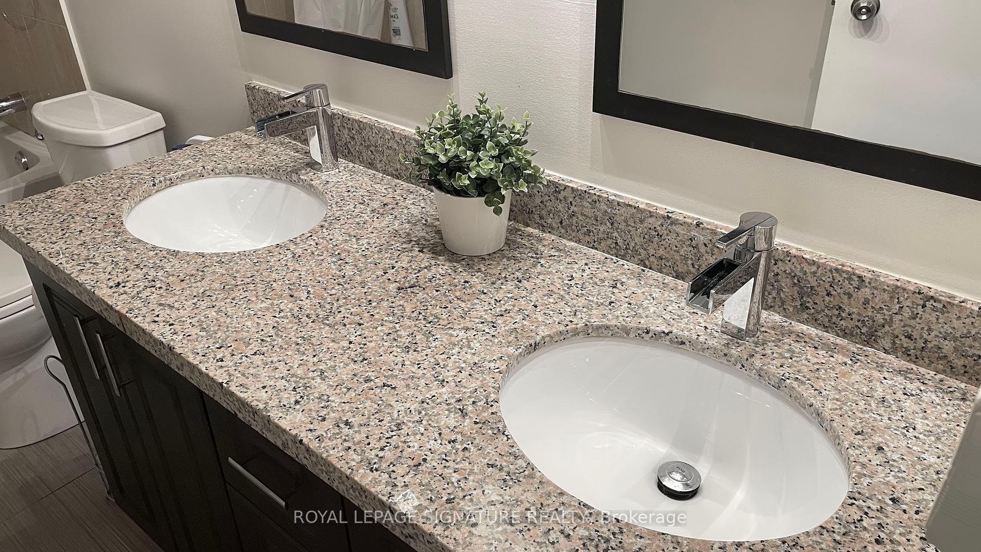 4 Bedrooms Condo at 20 Moonstone, Toronto For sale