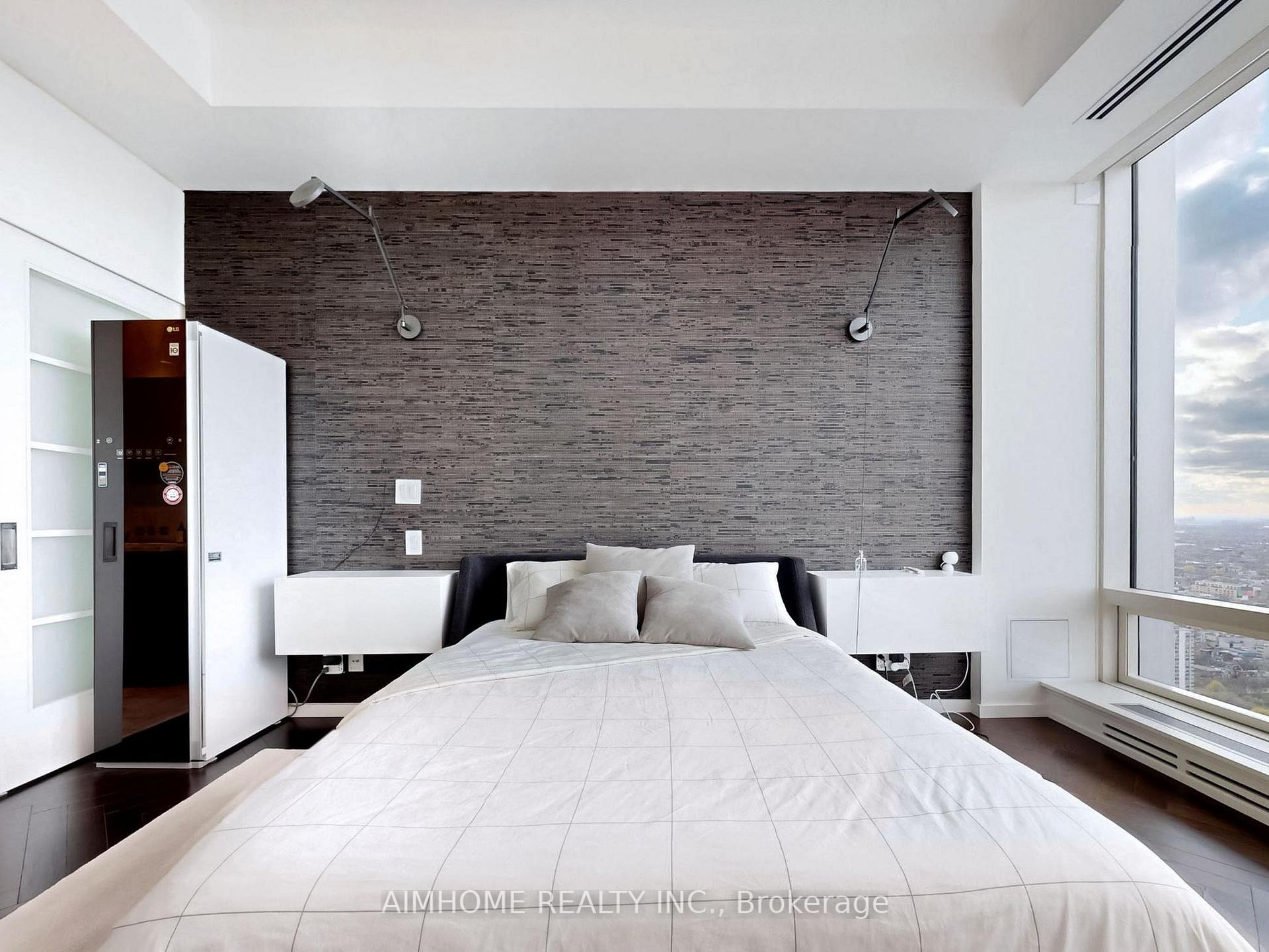 3 Bedrooms Condo at 180 University, Toronto For sale