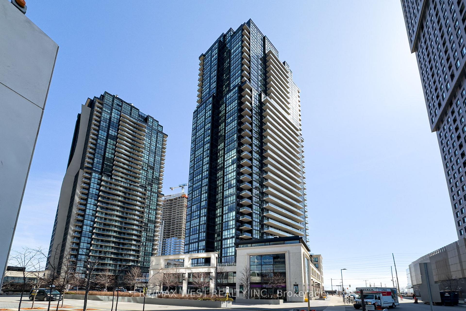 2 Bedrooms Condo at 2910 Highway 7, Vaughan For sale