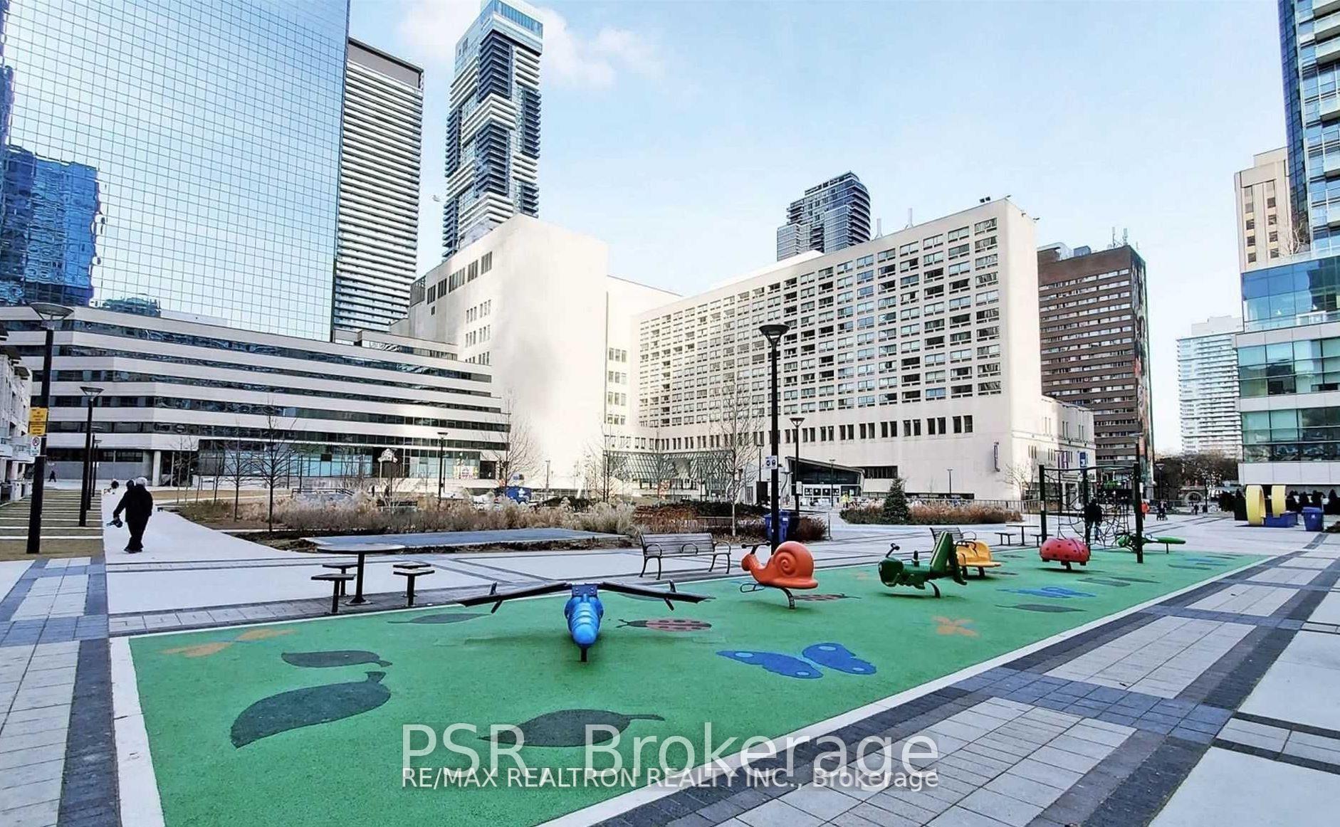 2 Bedrooms Condo at 386 Yonge, Toronto For sale