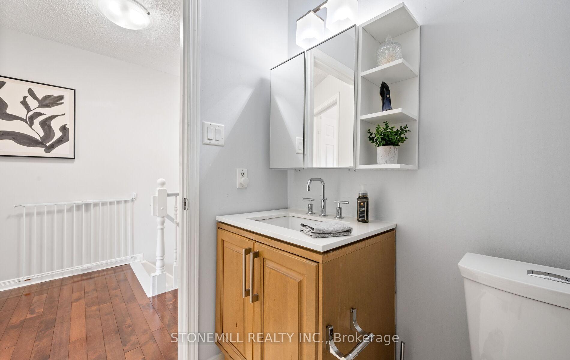 2 Bedrooms Condo at 4200 Kilmer, Burlington For sale