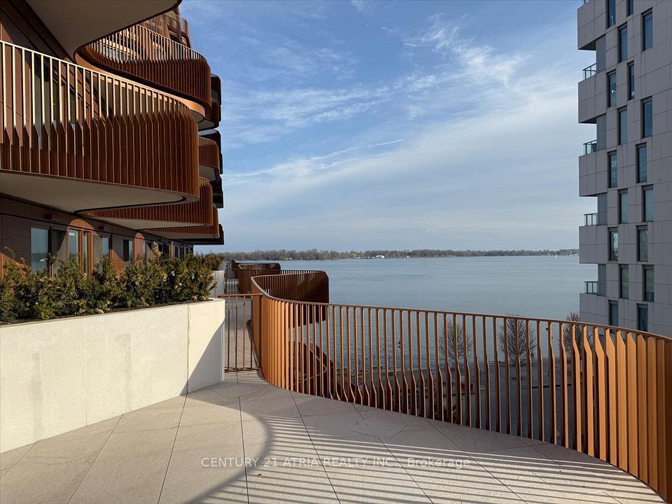 155 Merchants' Wharf