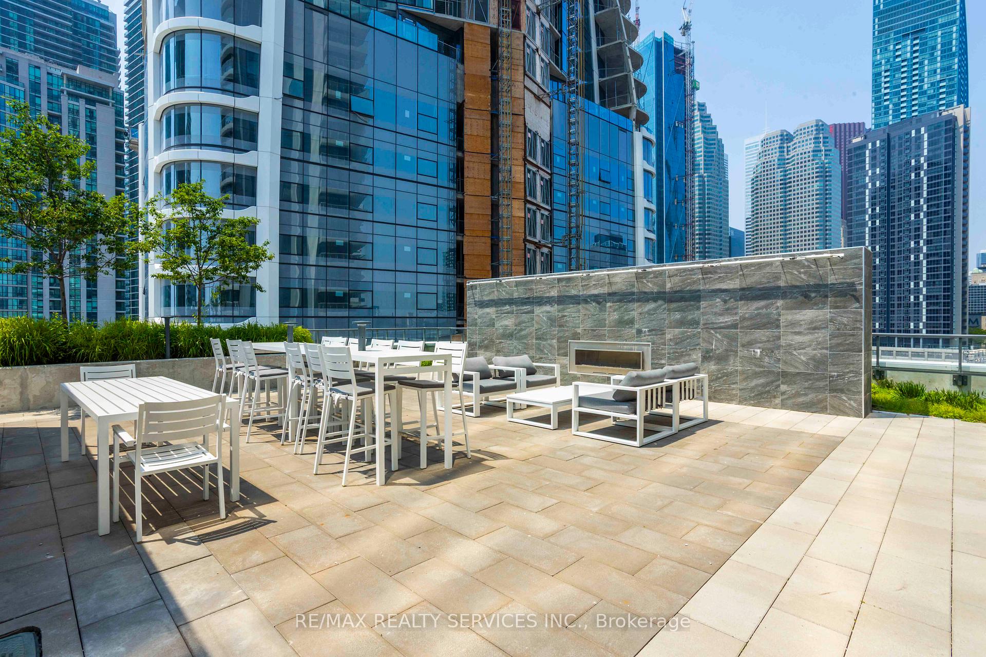 2 Bedrooms Condo at 28 Freeland, Toronto For sale