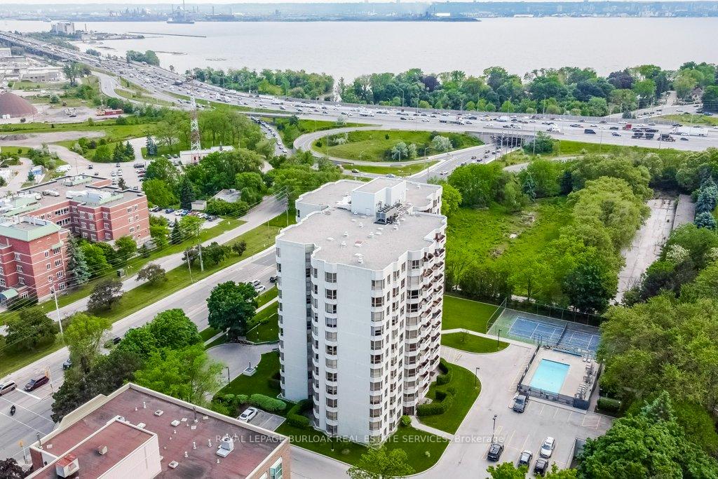 2 Bedrooms Condo at 1201 North Shore, Burlington For sale