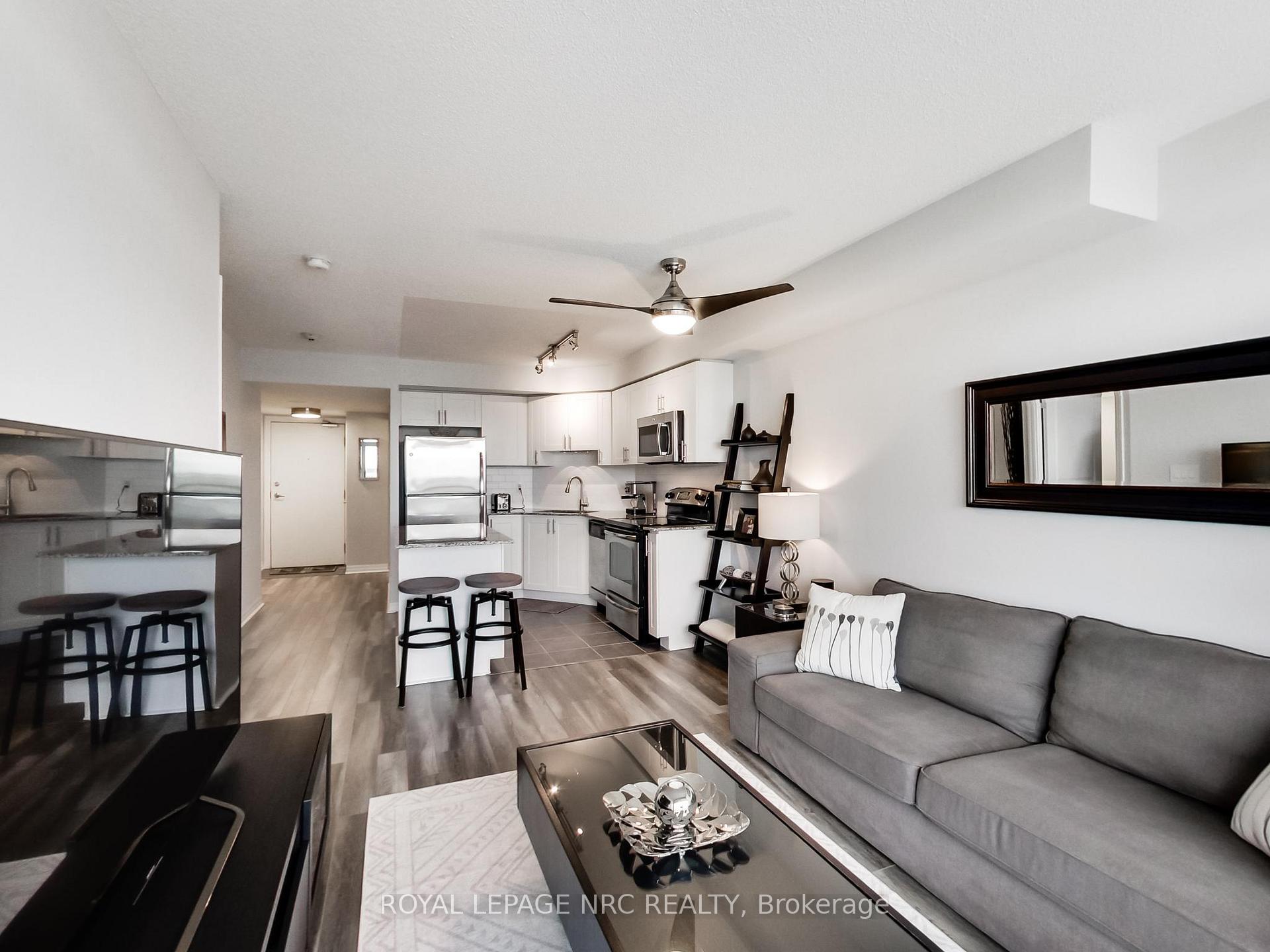 2 Bedrooms Co-op at 1940 Ironstone, Burlington For sale