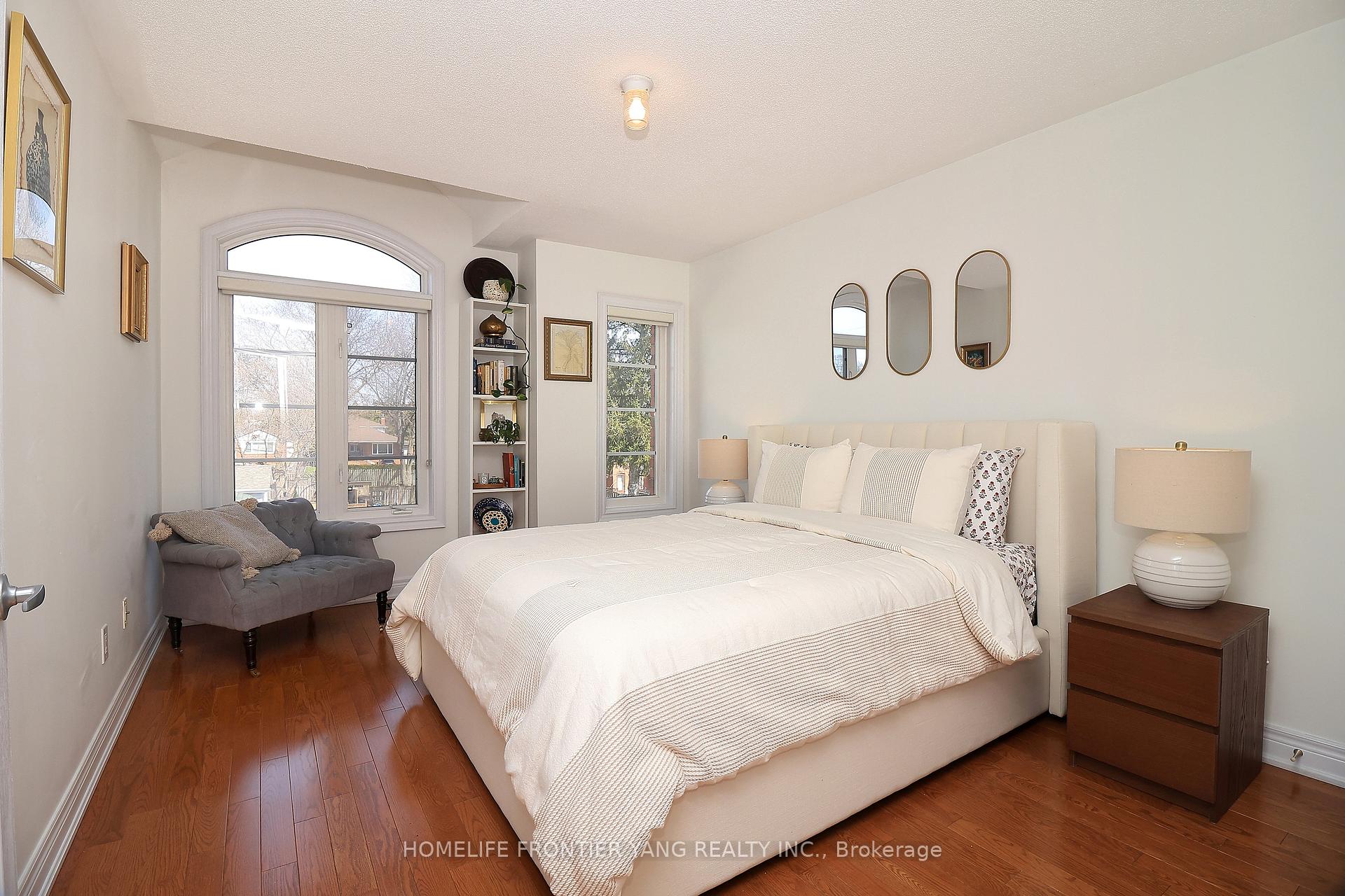 3 Bedrooms Condo at 581 Scarlett, Toronto For sale
