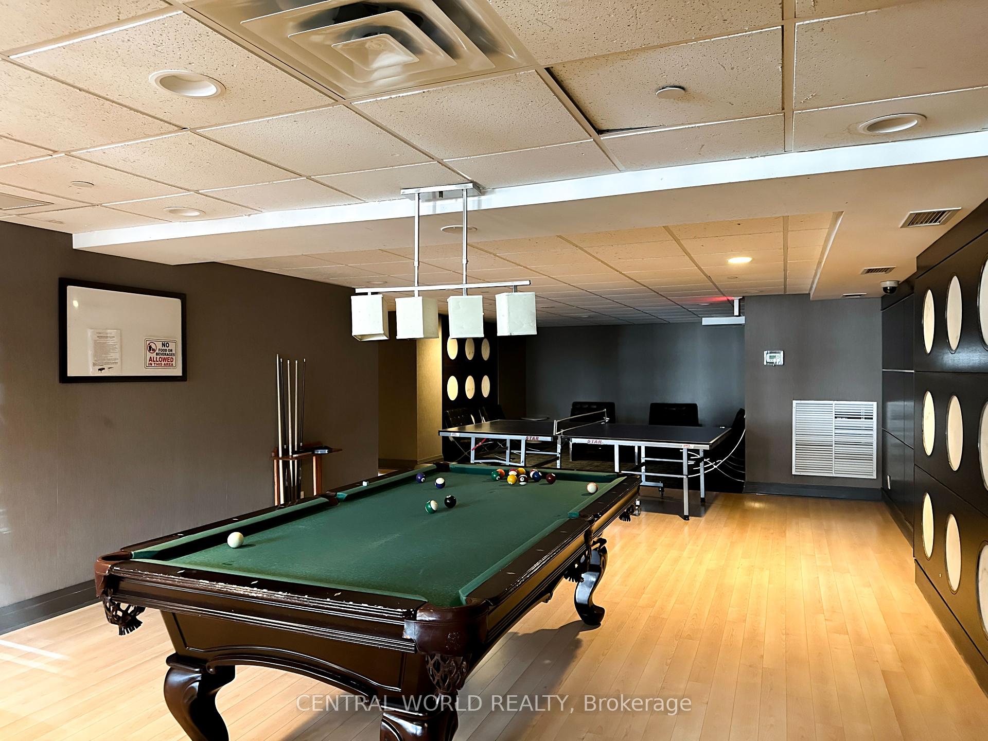 2 Bedrooms Condo at 25 Town Centre,  Toronto For sale