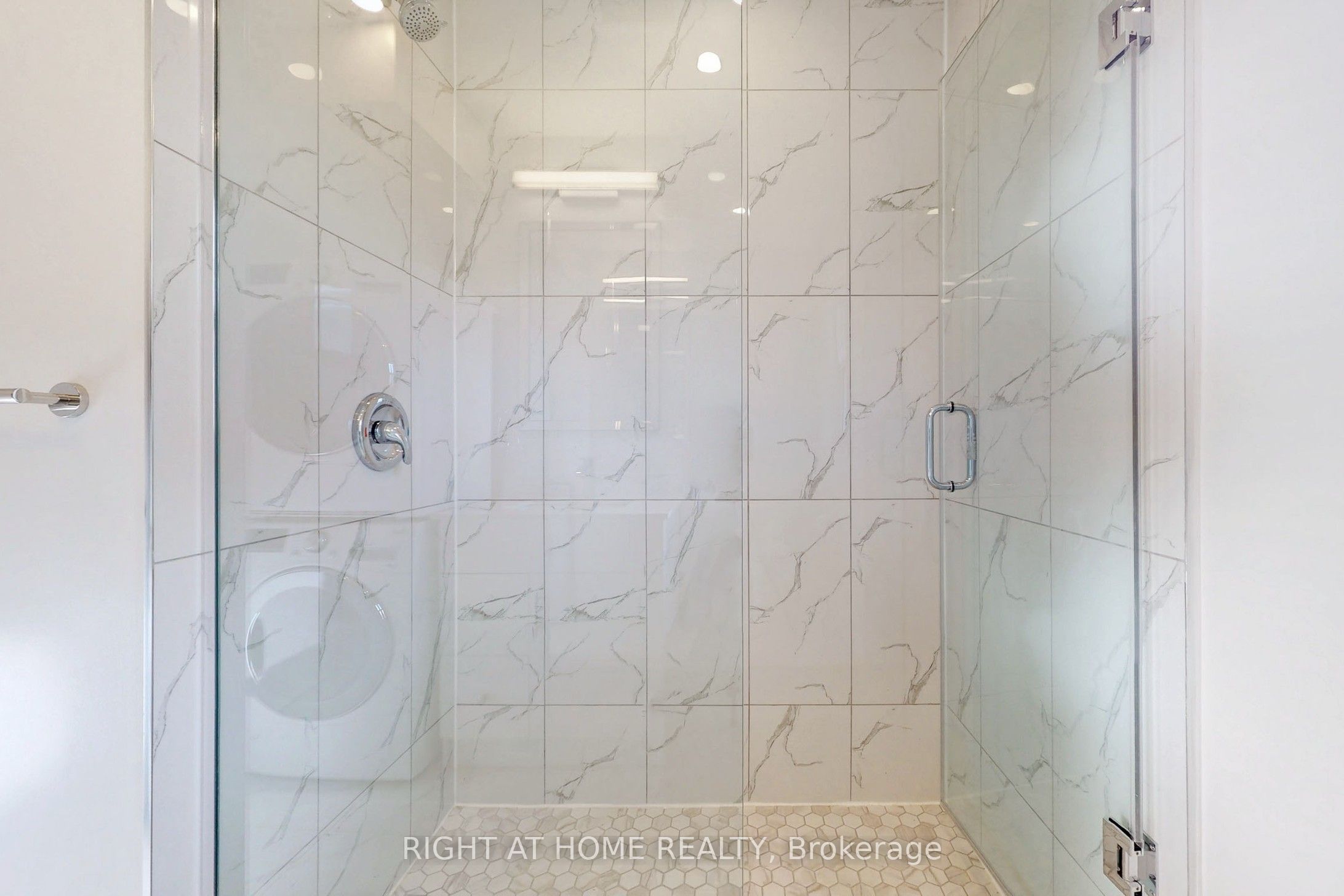 7 Rothwell Road, #Main