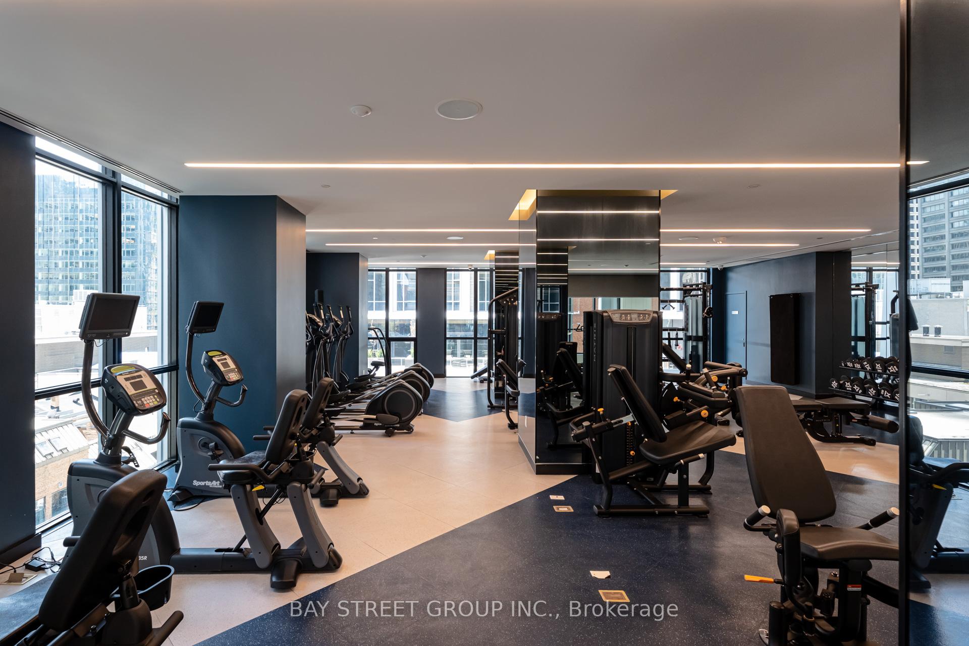 2 Bedrooms Condo at 1 Yorkville, Toronto For sale
