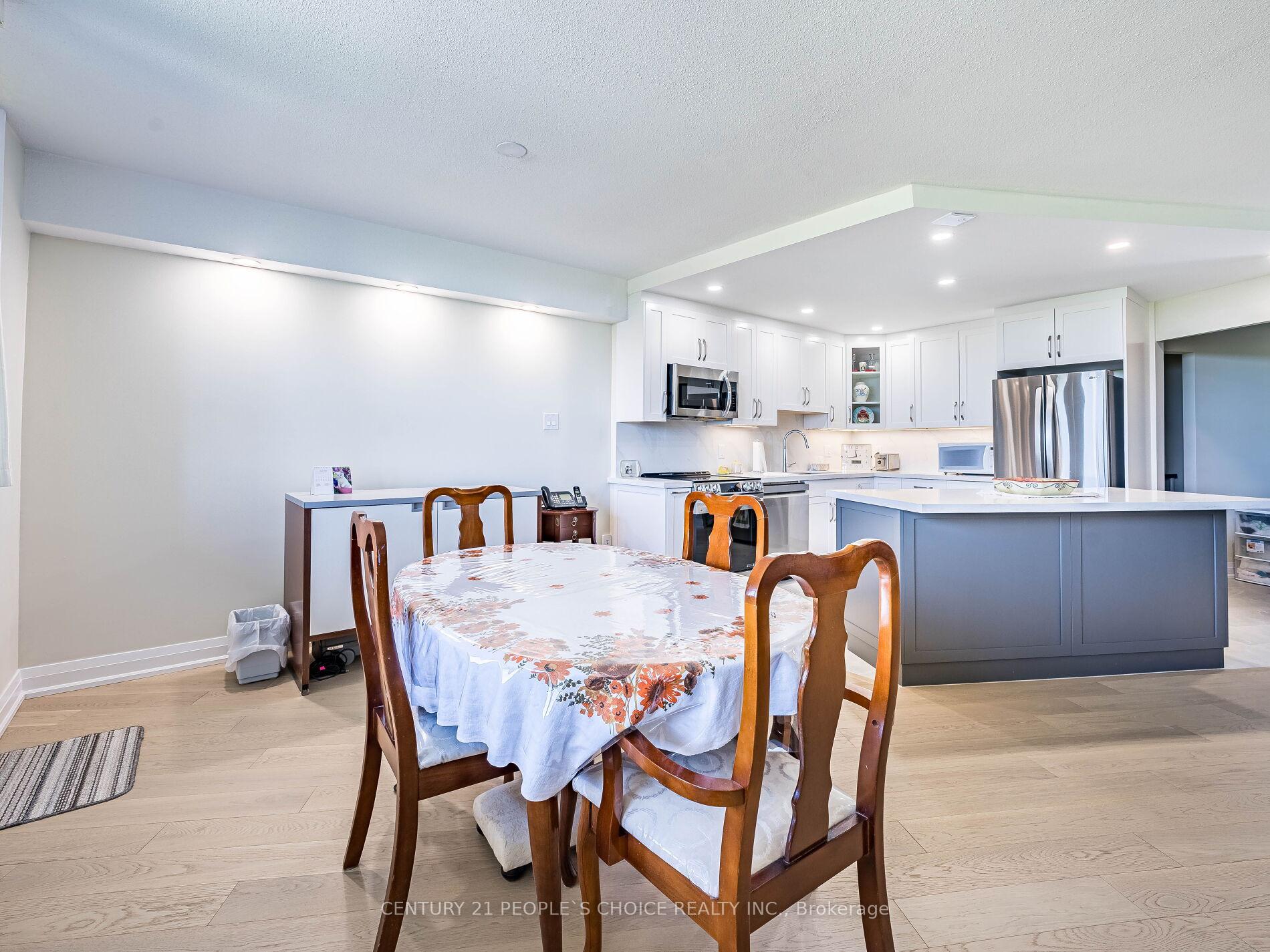 2 Bedrooms Condo at 451 The West Mall, Toronto For sale