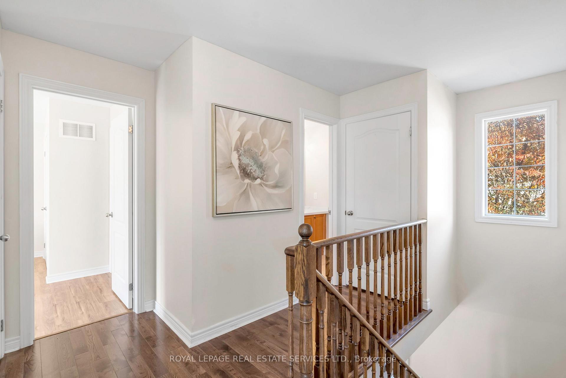3 Bedrooms Condo at 3040 Fifth, Mississauga For sale