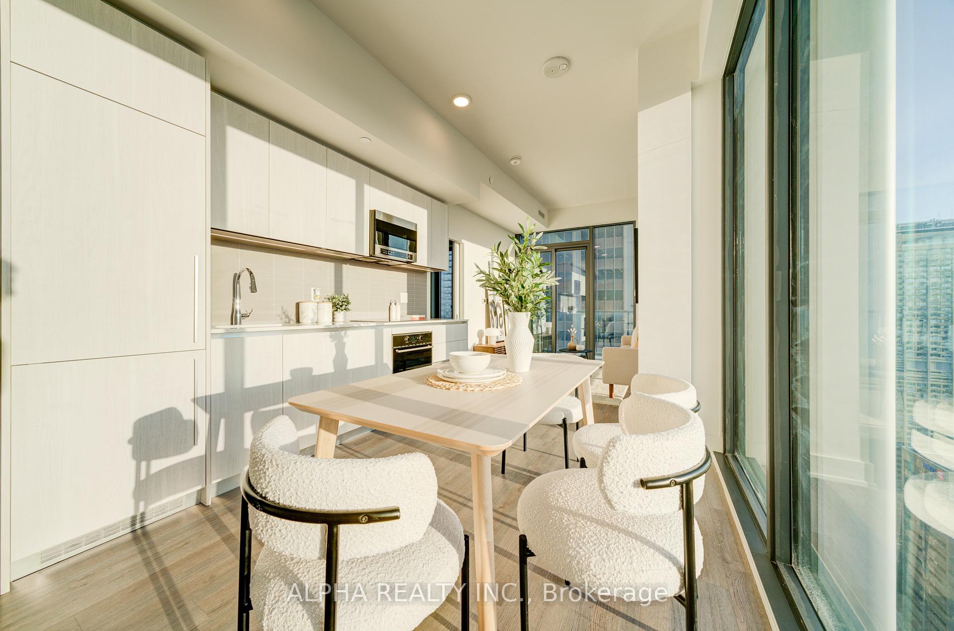2 Bedrooms Condo at 8 Cumberland,  Toronto For sale