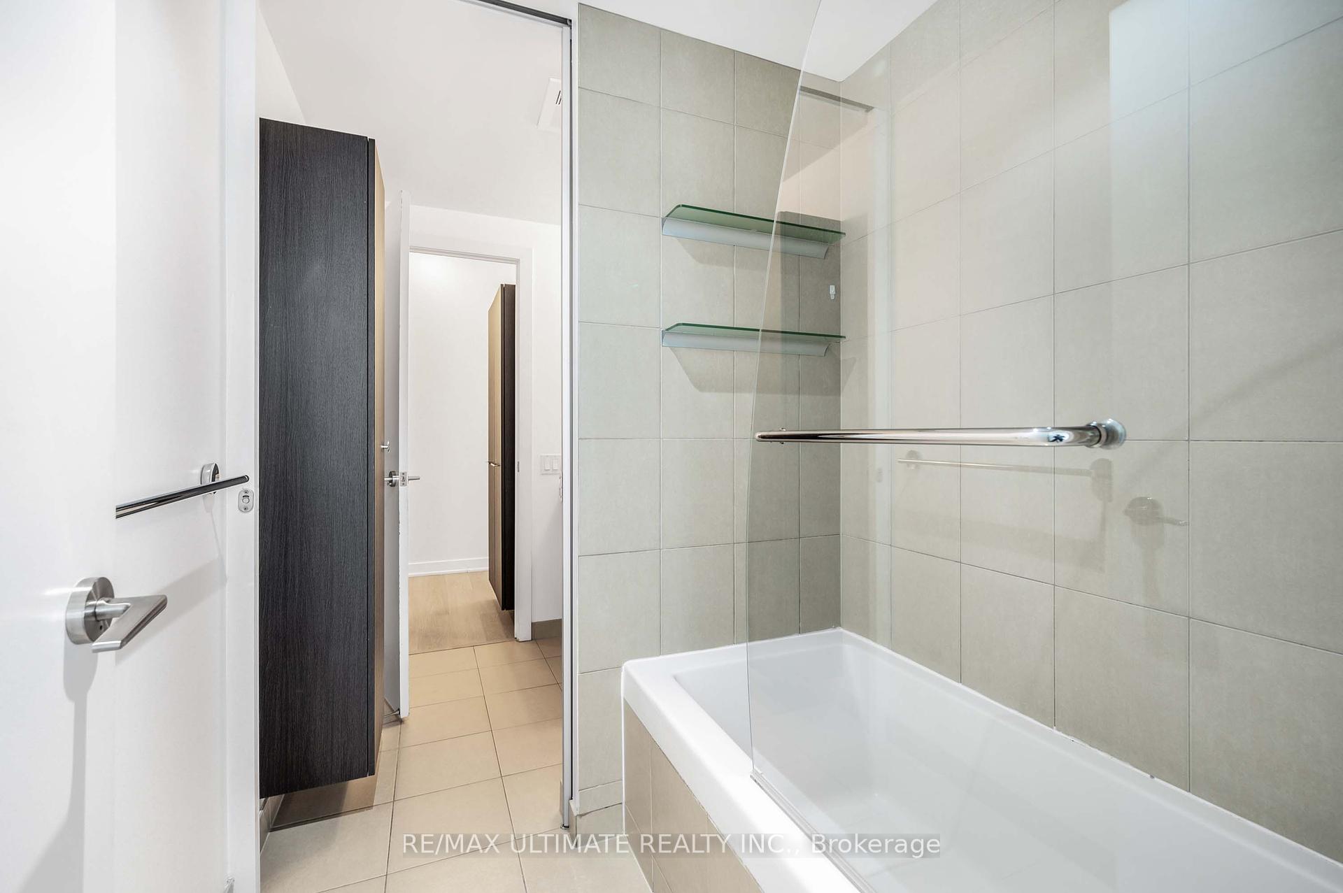 2 Bedrooms Condo at 33 Charles, Toronto For sale
