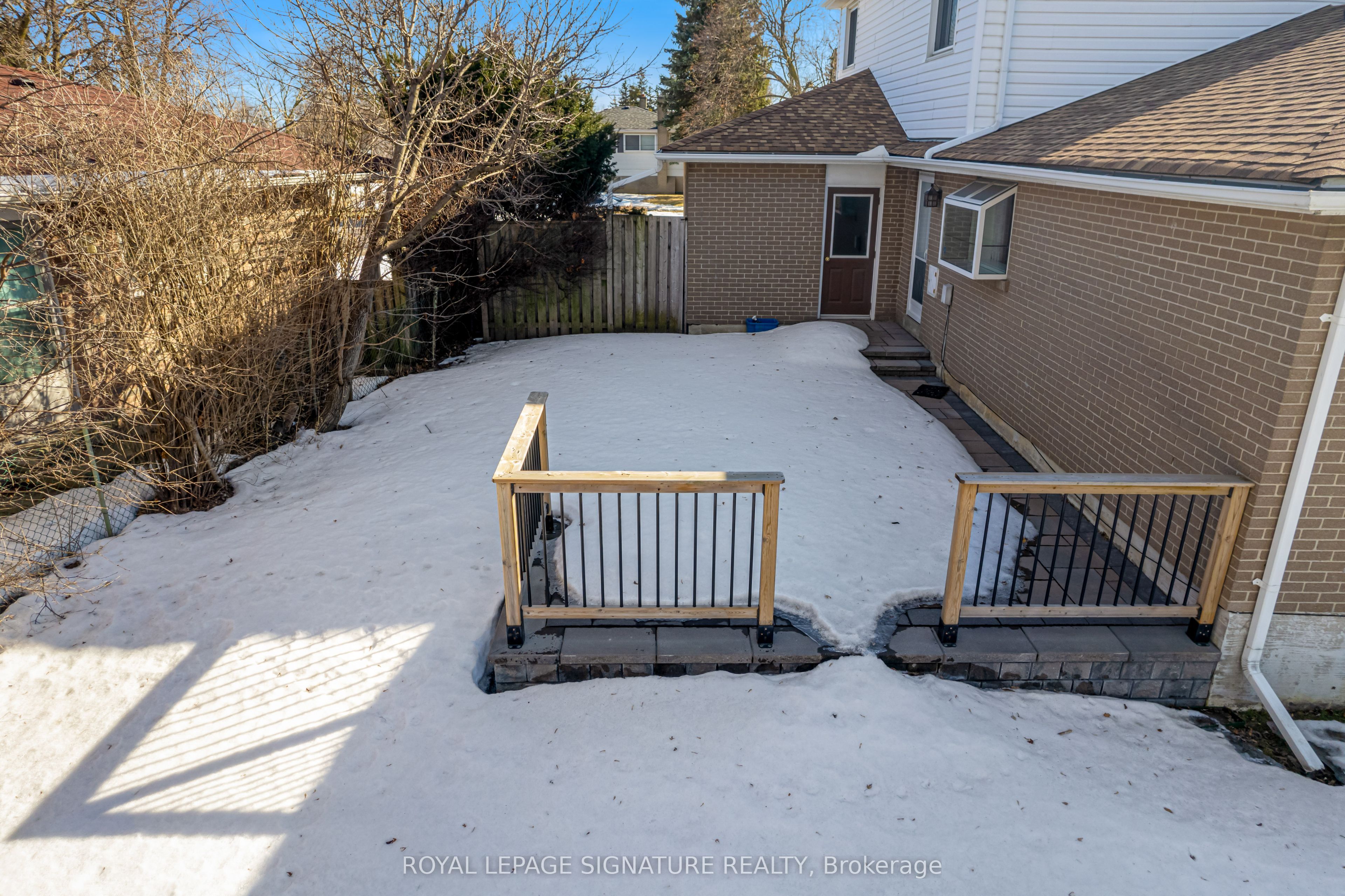 40 Tweedrock Crescent, Toronto, ON M1E 4L5