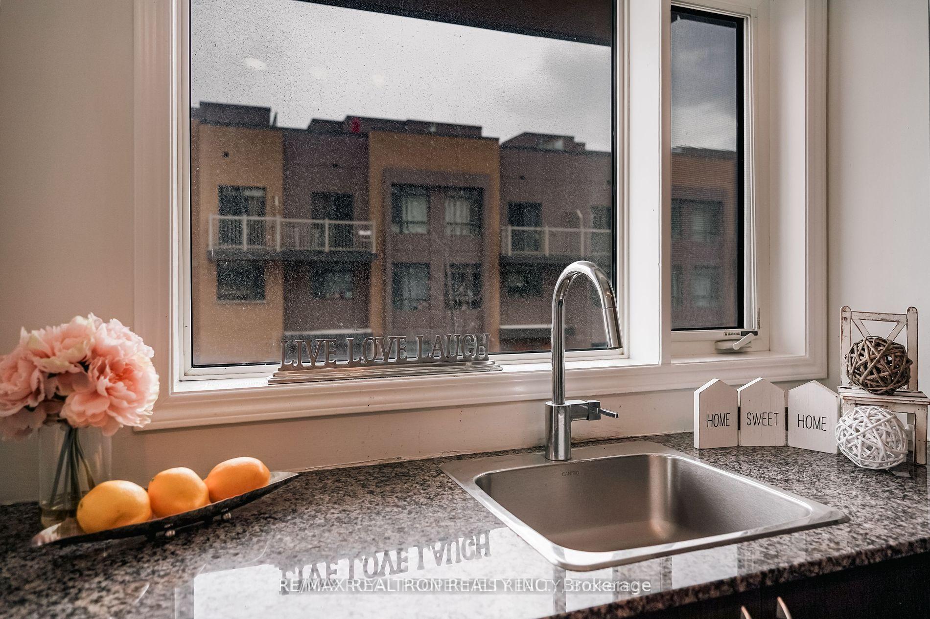2 Bedrooms Condo at 80 Orchid Place, Toronto For sale