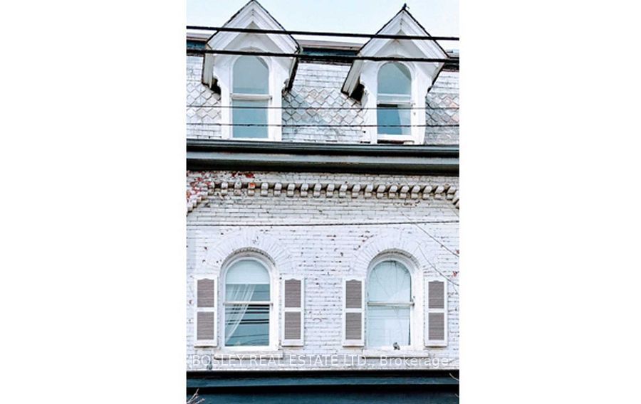988 Queen Street